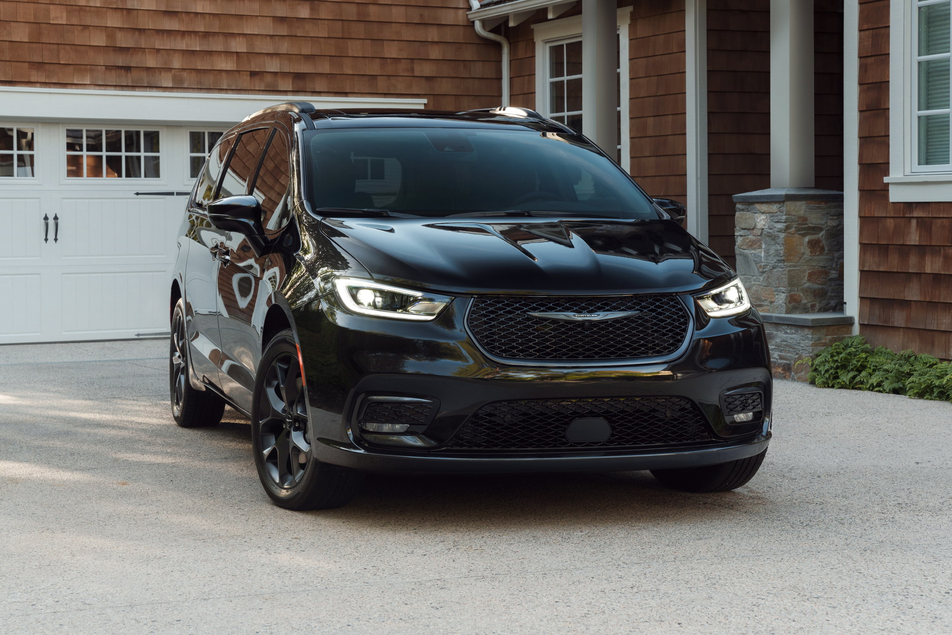 2021 Chrysler Pacifica Debuts With Fresh Looks, AWD, New U-Connect And… Throw Pillows