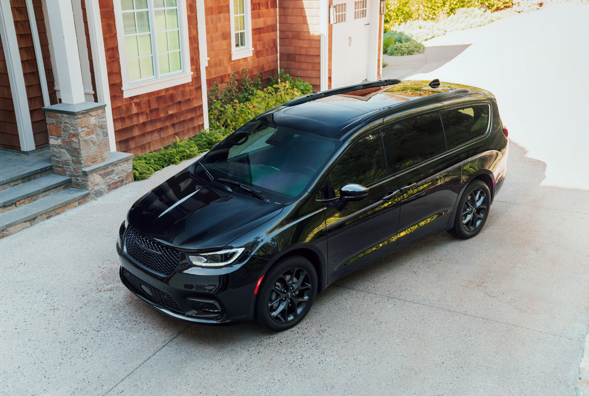 2021 Chrysler Pacifica Debuts With Fresh Looks, AWD, New U-Connect And… Throw Pillows