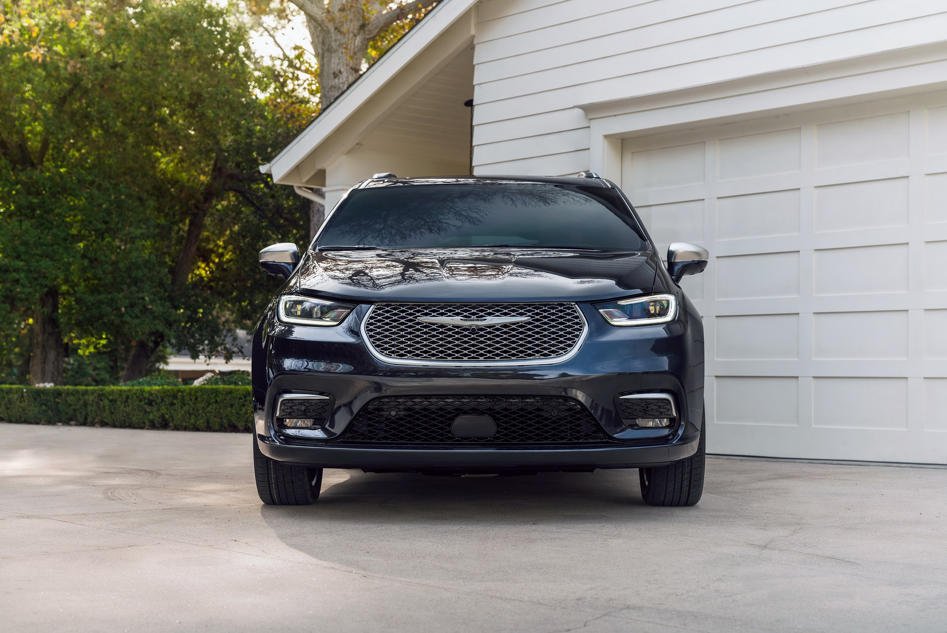 2021 Chrysler Pacifica Debuts With Fresh Looks, AWD, New U-Connect And… Throw Pillows