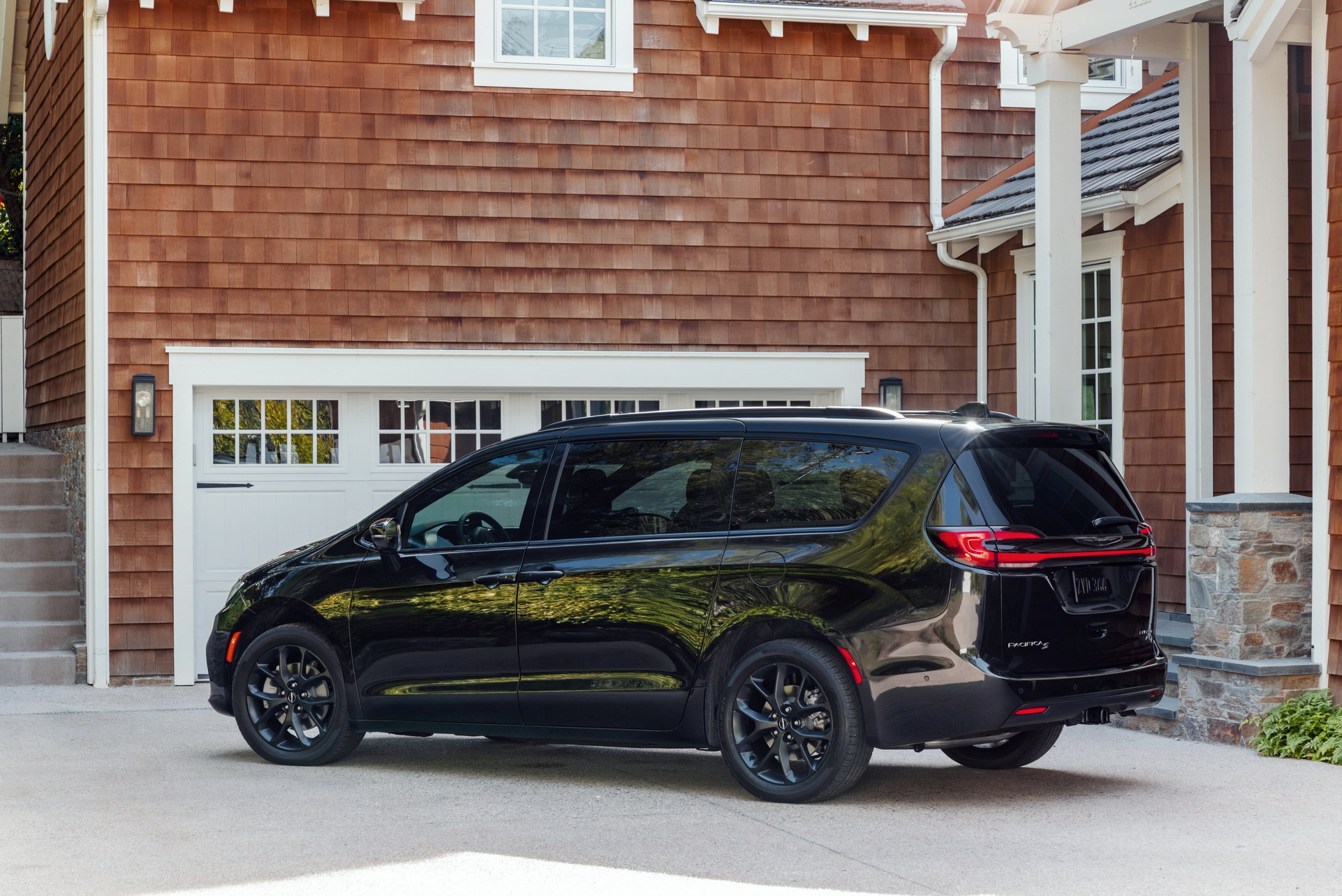2021 Chrysler Pacifica Debuts With Fresh Looks, AWD, New U-Connect And… Throw Pillows