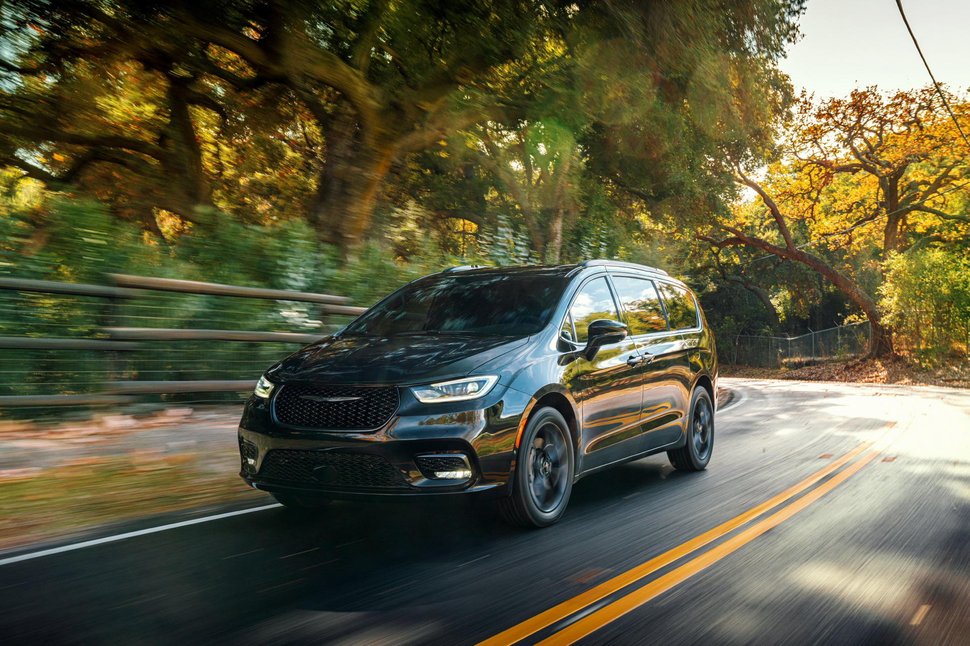 2021 Chrysler Pacifica Debuts With Fresh Looks, AWD, New U-Connect And… Throw Pillows