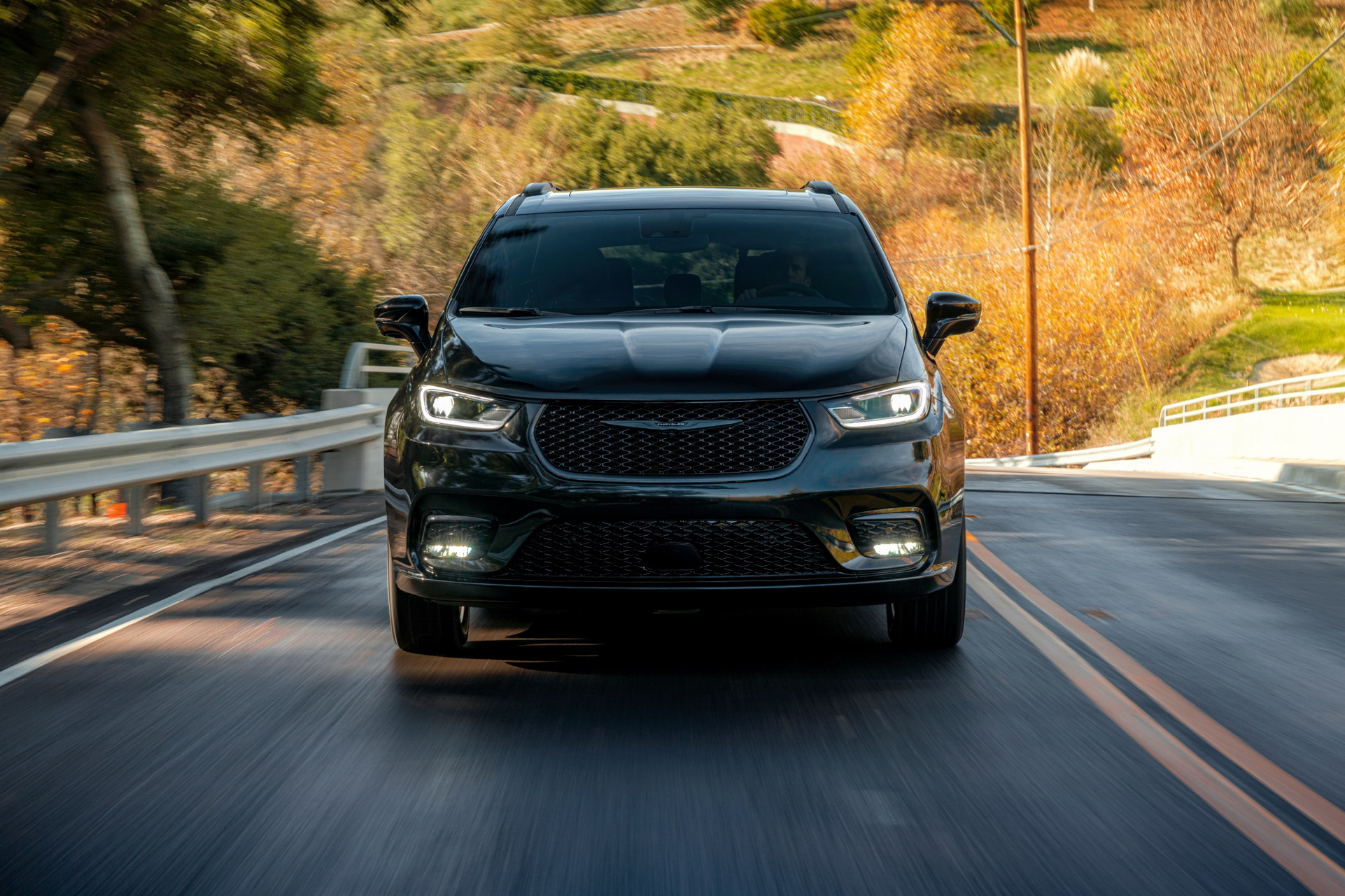 2021 Chrysler Pacifica Debuts With Fresh Looks, AWD, New U-Connect And… Throw Pillows