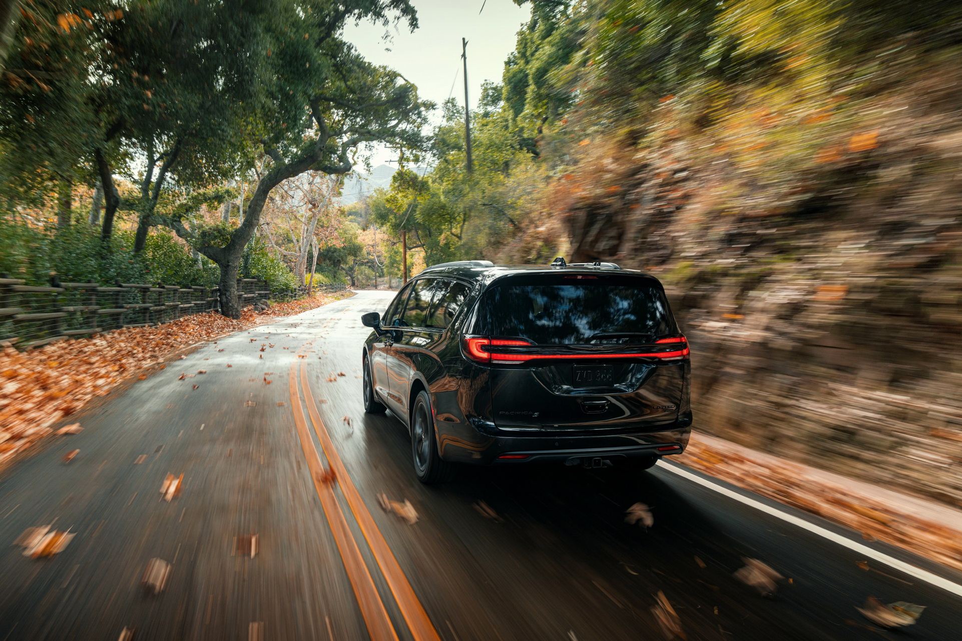 2021 Chrysler Pacifica Debuts With Fresh Looks, AWD, New U-Connect And… Throw Pillows