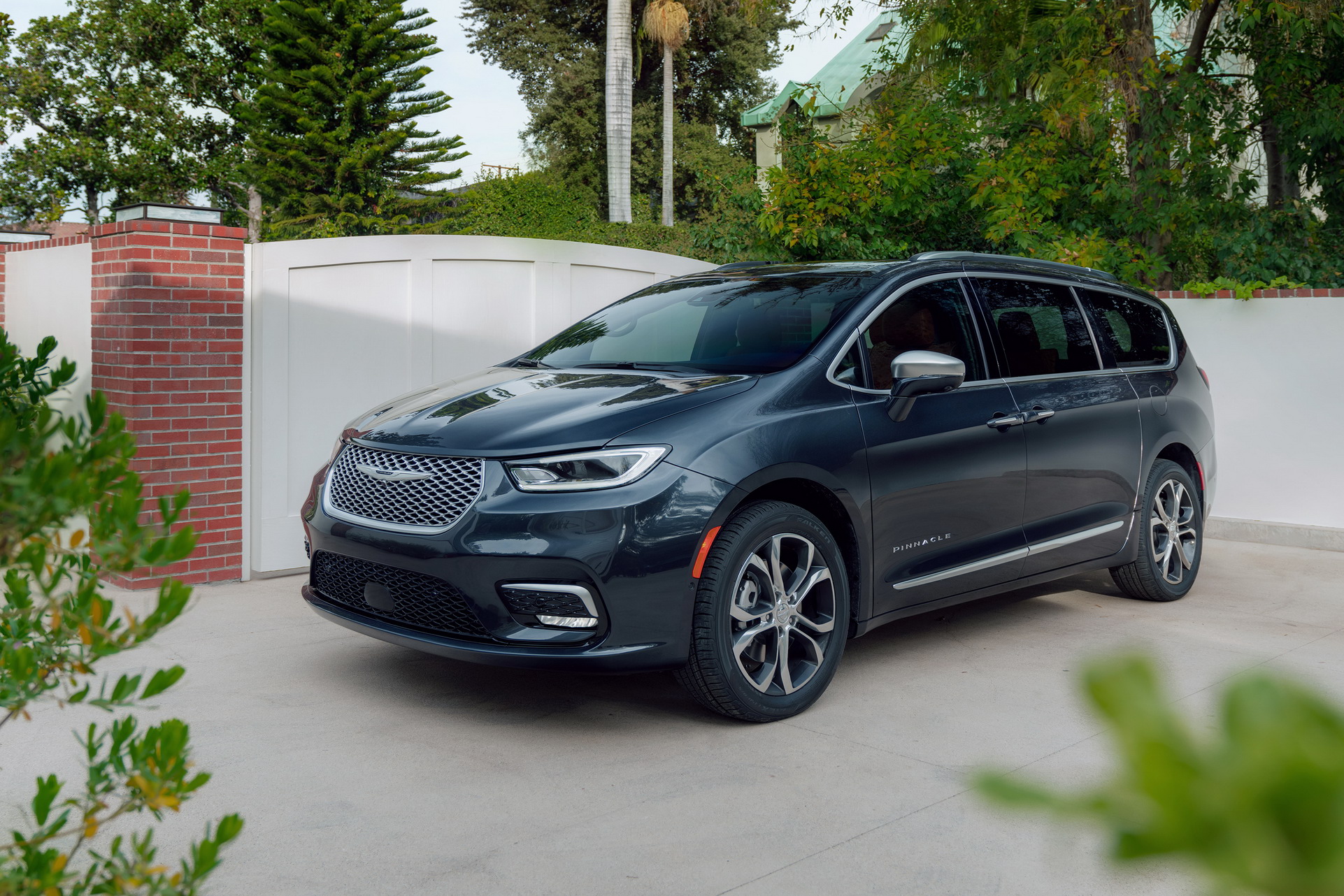 2021 Chrysler Pacifica Debuts With Fresh Looks, AWD, New U-Connect And… Throw Pillows