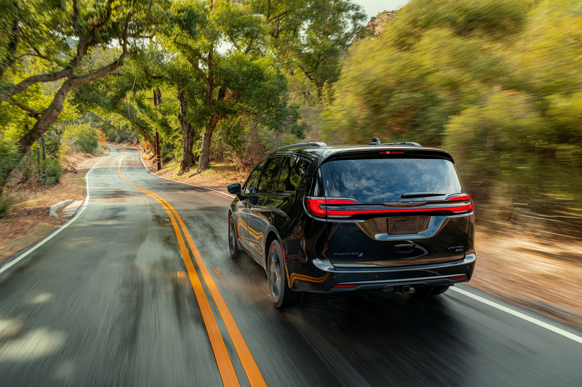 2021 Chrysler Pacifica Debuts With Fresh Looks, AWD, New U-Connect And… Throw Pillows