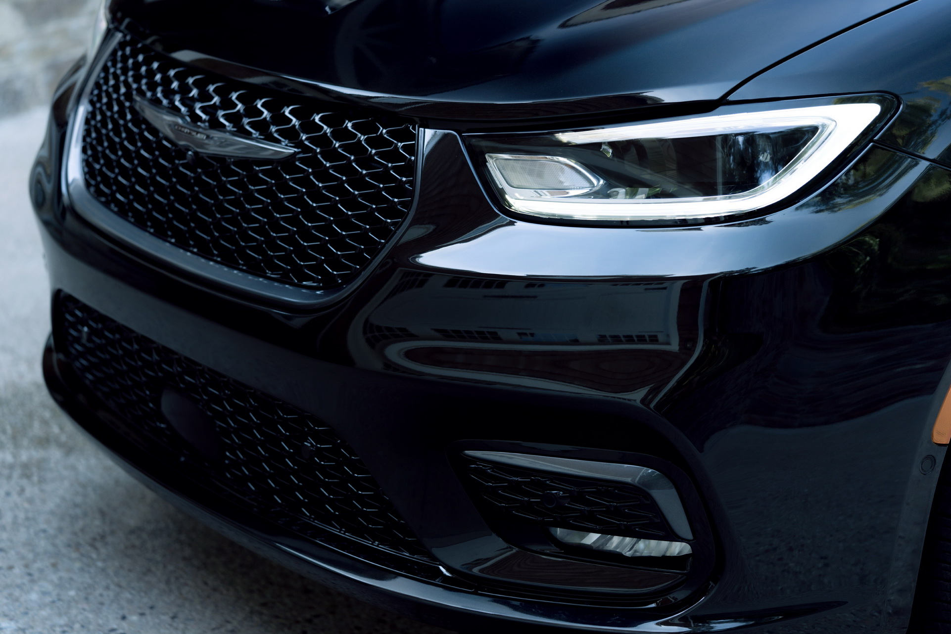 2021 Chrysler Pacifica Debuts With Fresh Looks, AWD, New U-Connect And… Throw Pillows