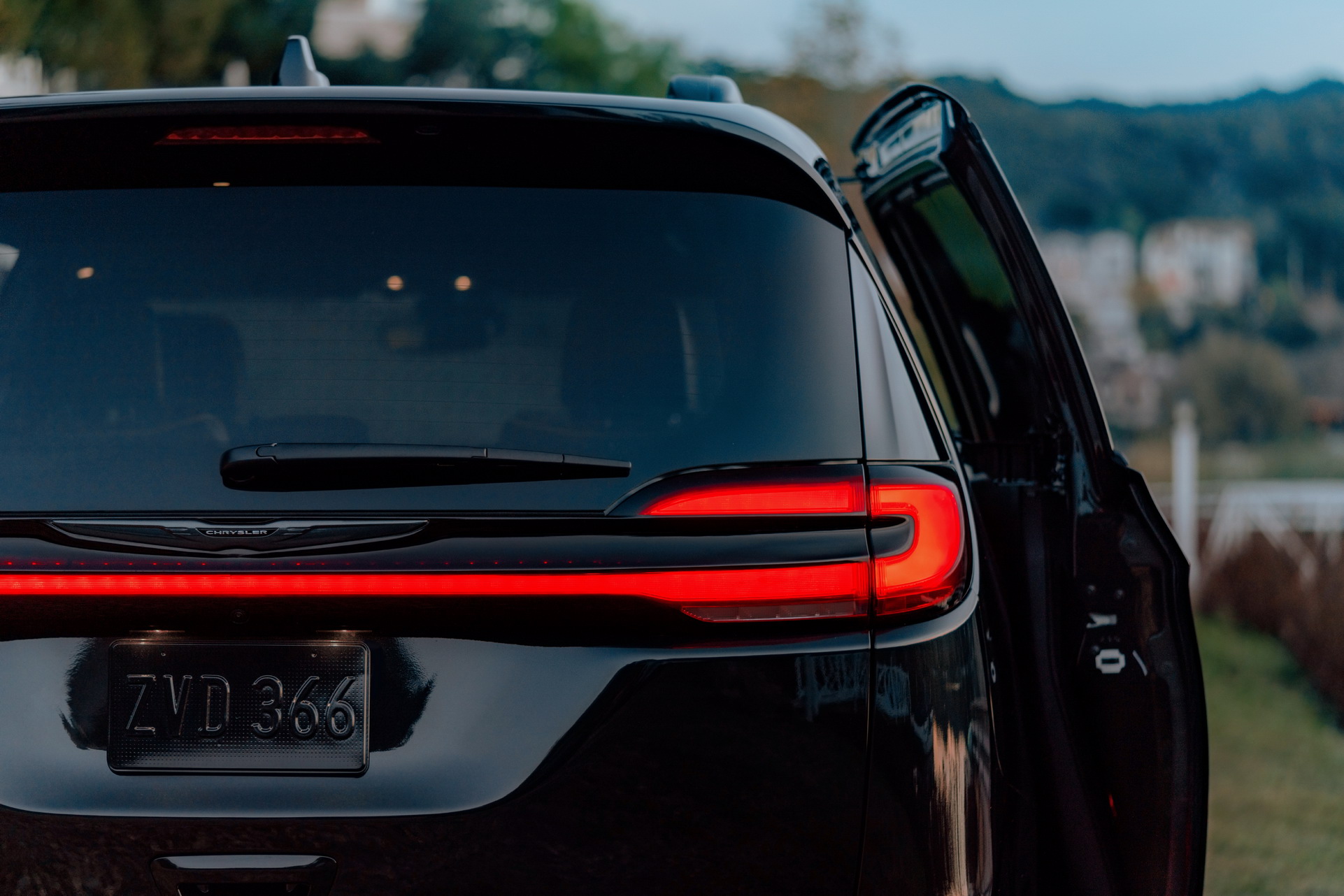 2021 Chrysler Pacifica Debuts With Fresh Looks, AWD, New U-Connect And… Throw Pillows