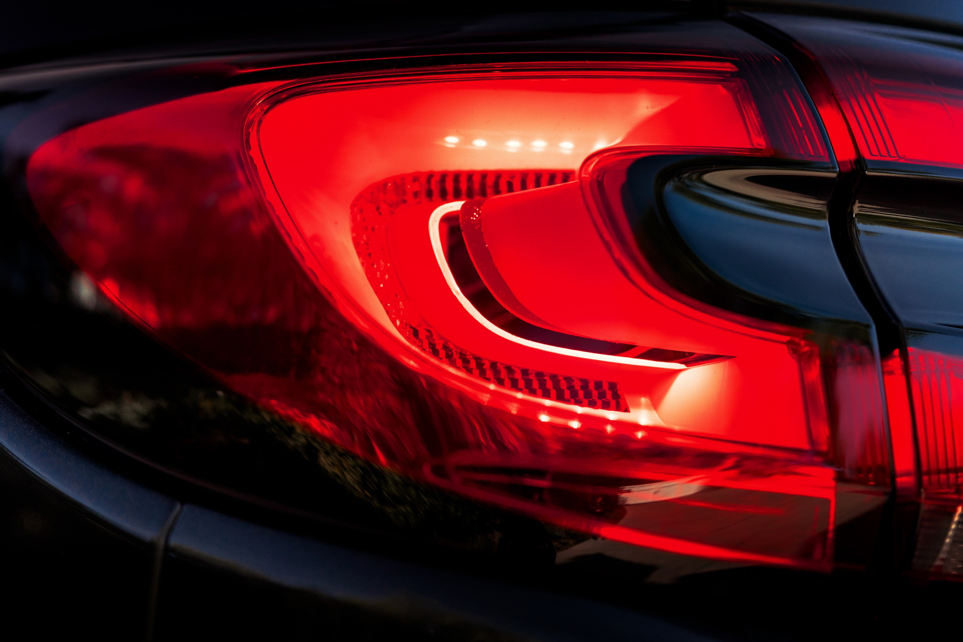 2021 Chrysler Pacifica Debuts With Fresh Looks, AWD, New U-Connect And… Throw Pillows