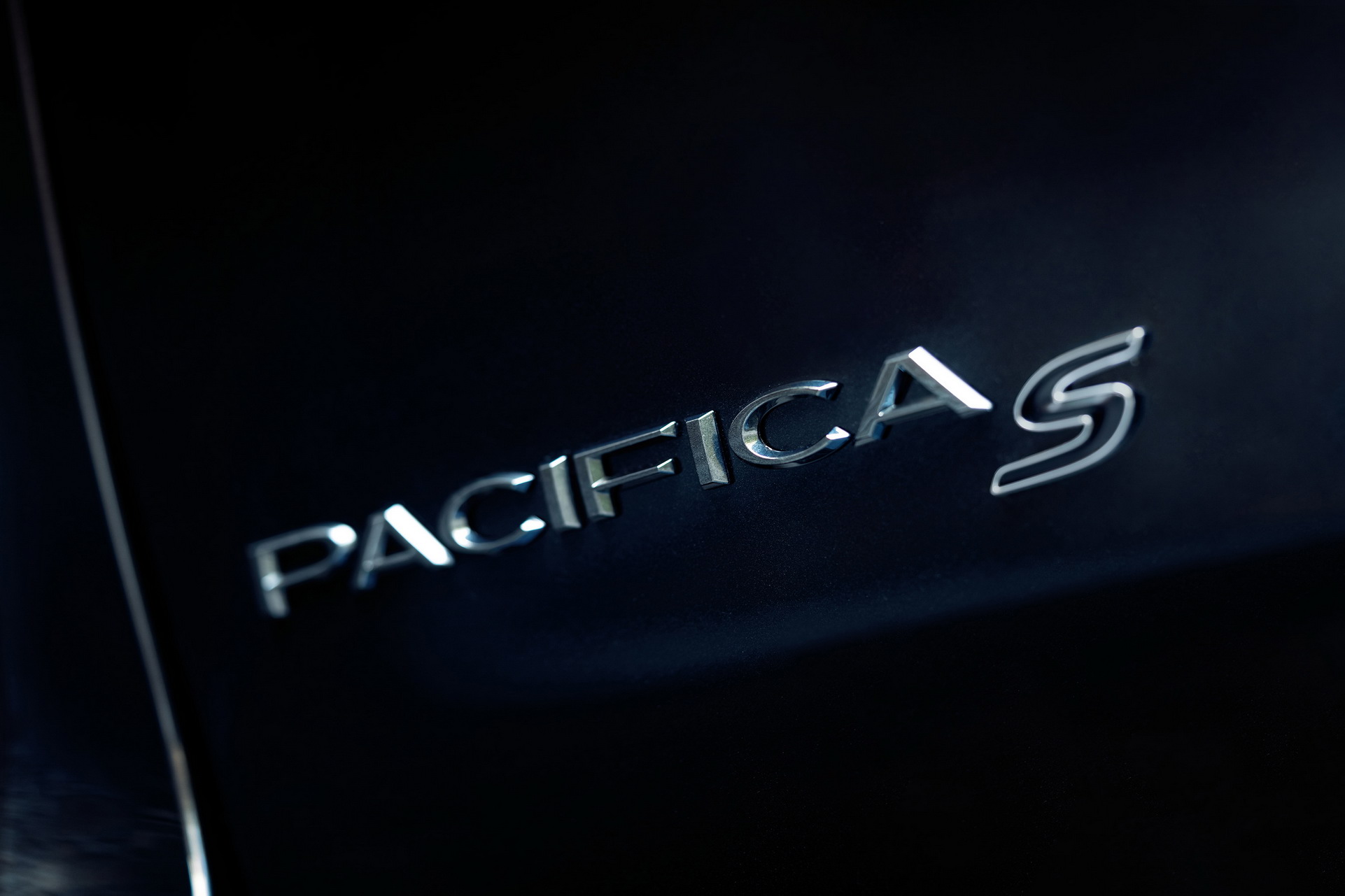 2021 Chrysler Pacifica Debuts With Fresh Looks, AWD, New U-Connect And… Throw Pillows