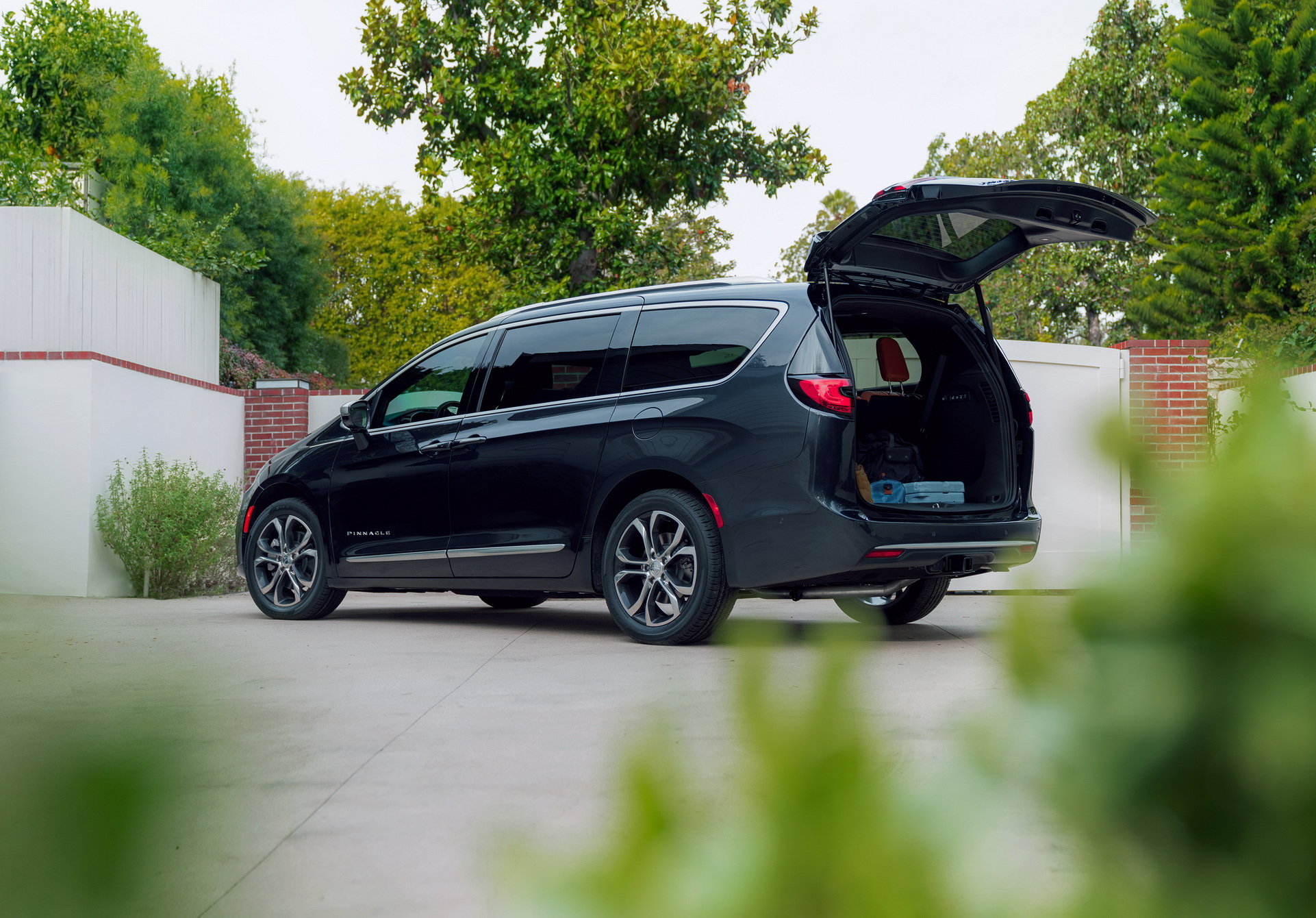 2021 Chrysler Pacifica Debuts With Fresh Looks, AWD, New U-Connect And… Throw Pillows