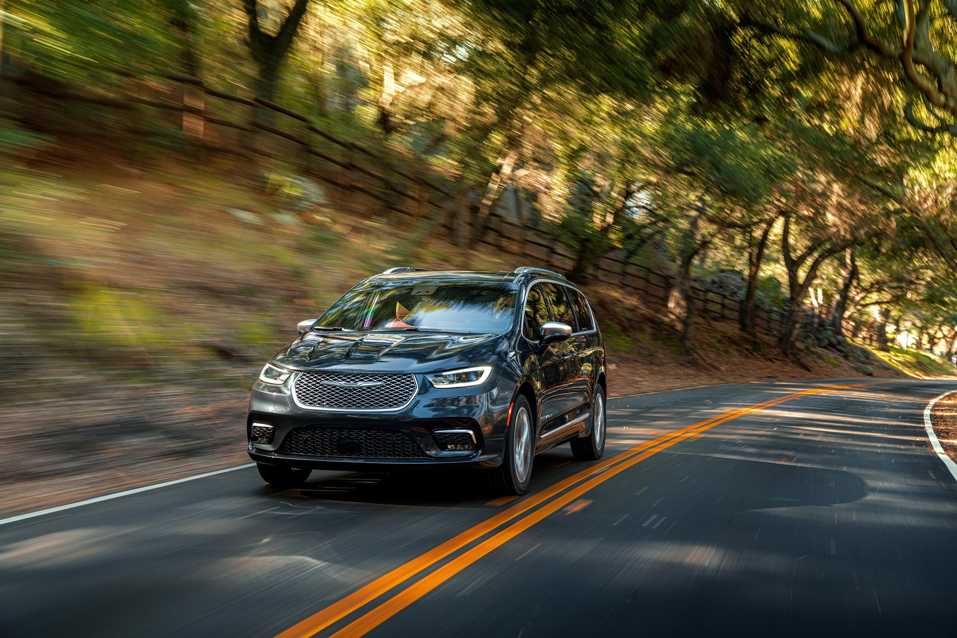 2021 Chrysler Pacifica Debuts With Fresh Looks, AWD, New U-Connect And… Throw Pillows