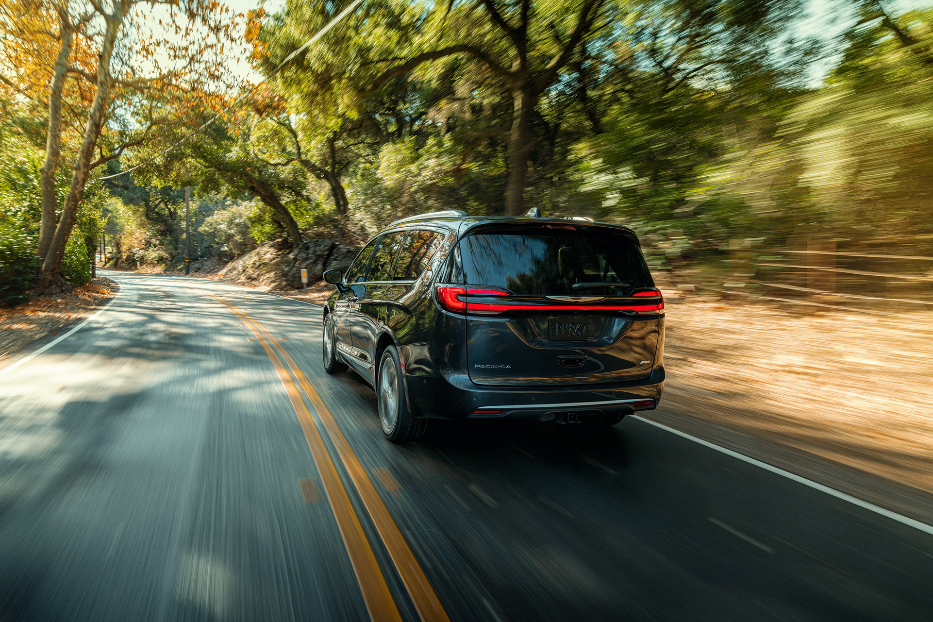 2021 Chrysler Pacifica Debuts With Fresh Looks, AWD, New U-Connect And… Throw Pillows