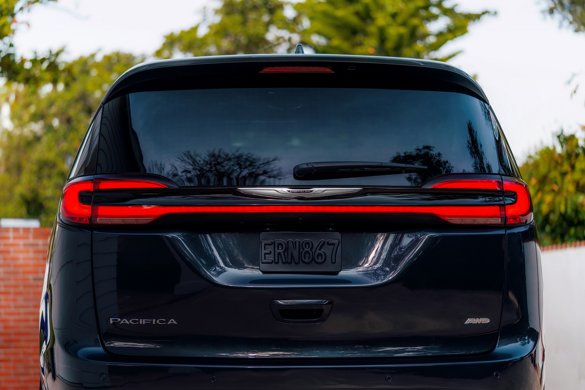 2021 Chrysler Pacifica Debuts With Fresh Looks, AWD, New U-Connect And… Throw Pillows