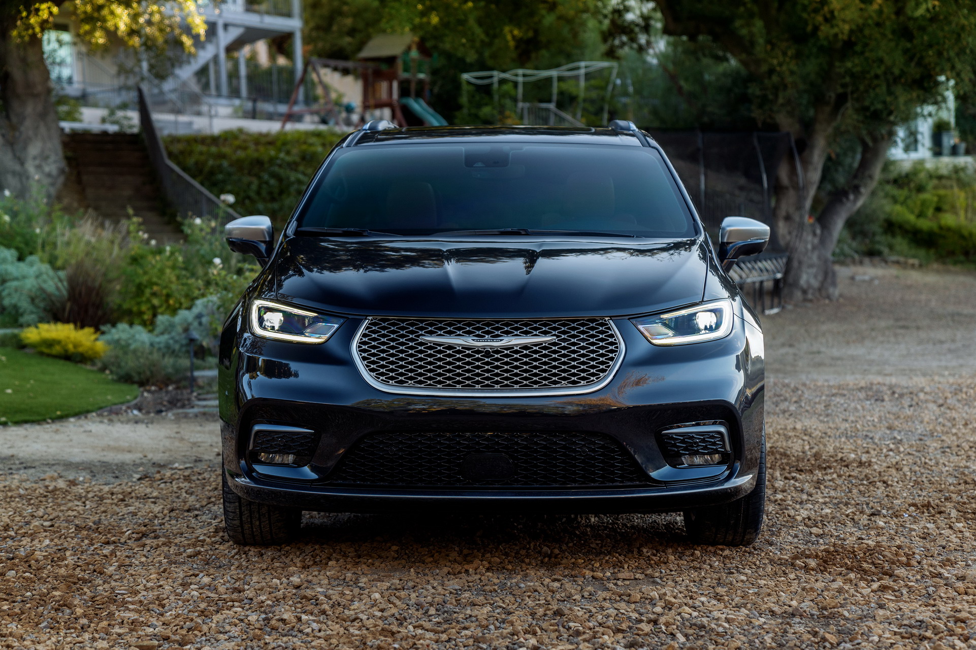 2021 Chrysler Pacifica Debuts With Fresh Looks, AWD, New U-Connect And… Throw Pillows