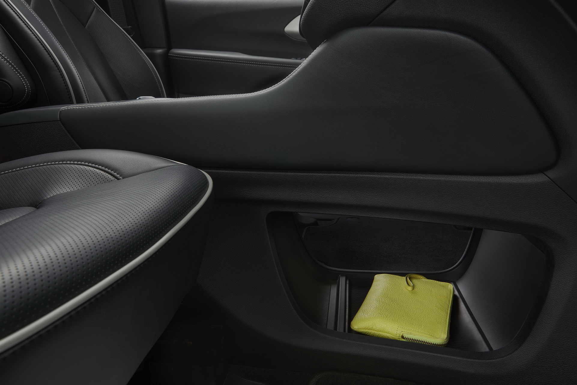 2021 Chrysler Pacifica Debuts With Fresh Looks, AWD, New U-Connect And… Throw Pillows