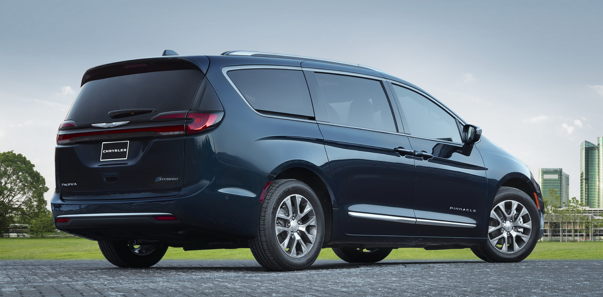 2021 Chrysler Pacifica Debuts With Fresh Looks, AWD, New U-Connect And… Throw Pillows
