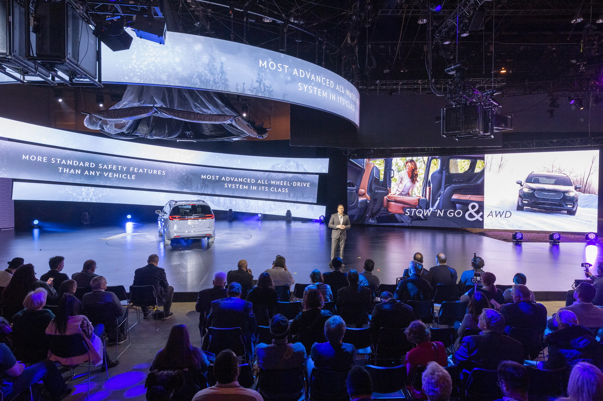 2021 Chrysler Pacifica Debuts With Fresh Looks, AWD, New U-Connect And… Throw Pillows