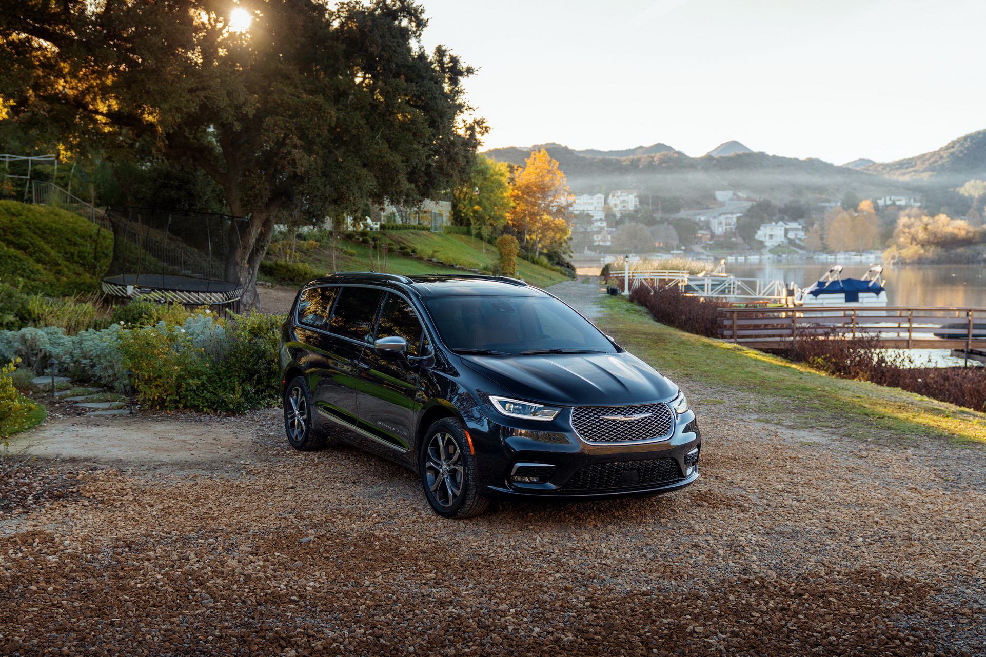 2021 Chrysler Pacifica Debuts With Fresh Looks, AWD, New U-Connect And… Throw Pillows