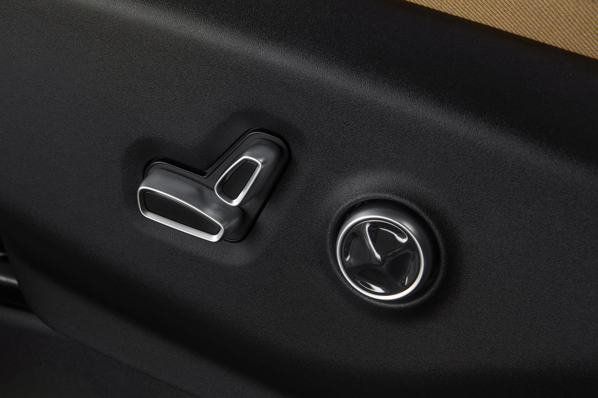 2021 Chrysler Pacifica Debuts With Fresh Looks, AWD, New U-Connect And… Throw Pillows