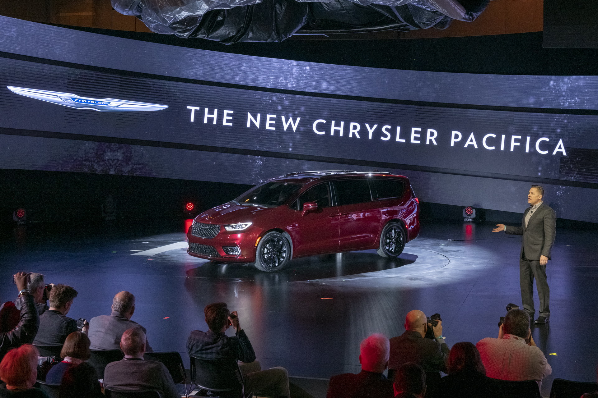 2021 Chrysler Pacifica Debuts With Fresh Looks, AWD, New U-Connect And… Throw Pillows
