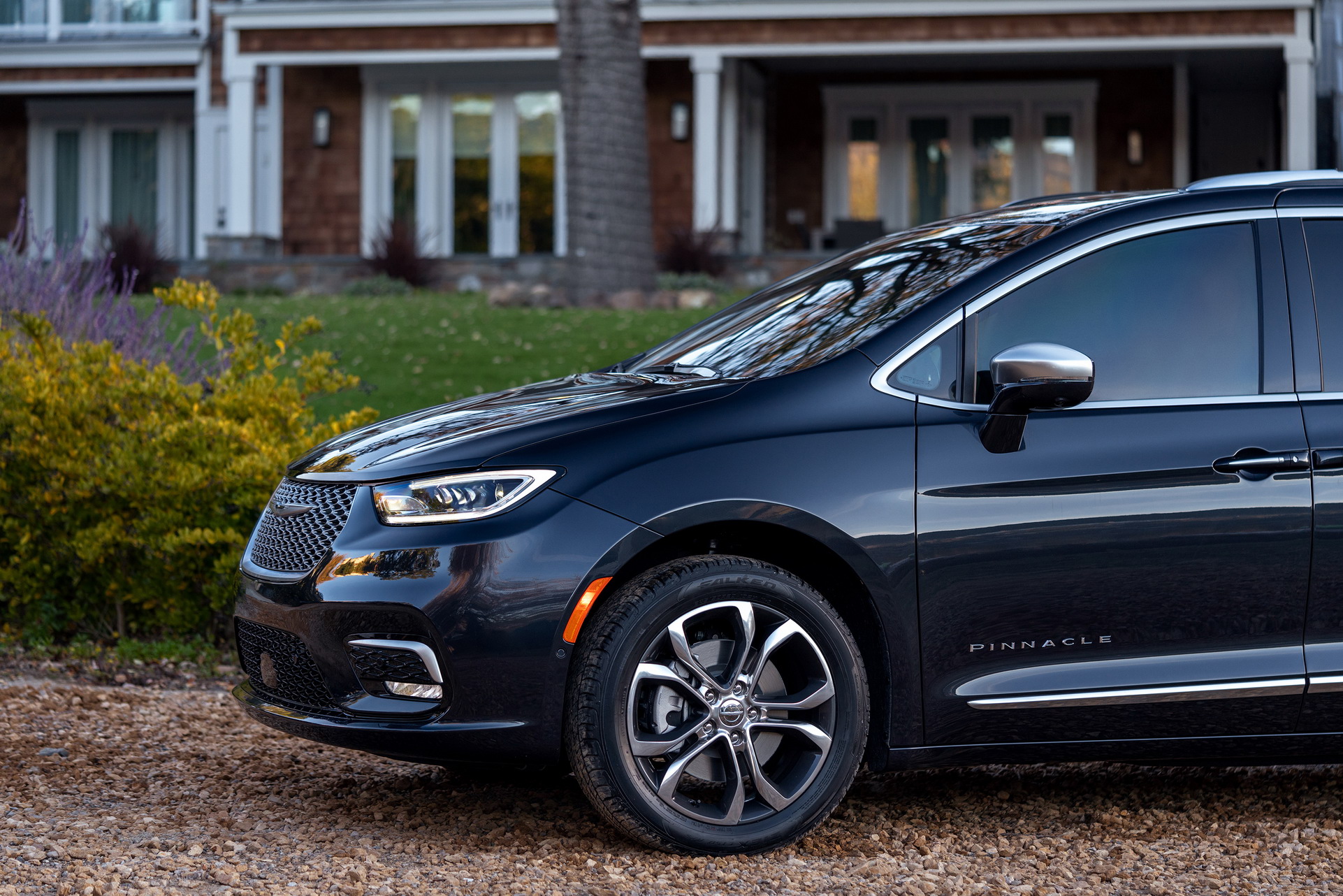 2021 Chrysler Pacifica Debuts With Fresh Looks, AWD, New U-Connect And… Throw Pillows