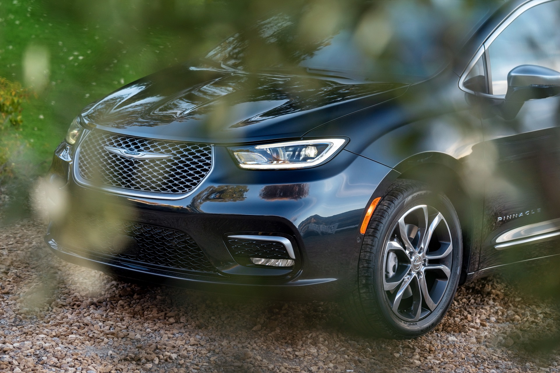 2021 Chrysler Pacifica Debuts With Fresh Looks, AWD, New U-Connect And… Throw Pillows