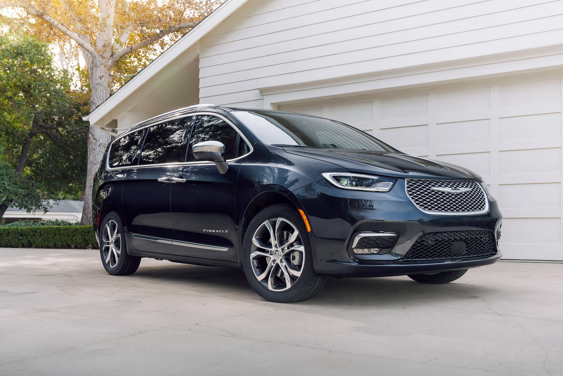 2021 Chrysler Pacifica Debuts With Fresh Looks, AWD, New U-Connect And… Throw Pillows