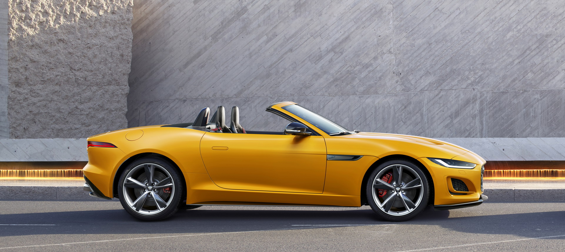 Facelifted 2021 Jaguar F-Type Pounces On Chicago With Its Top Down