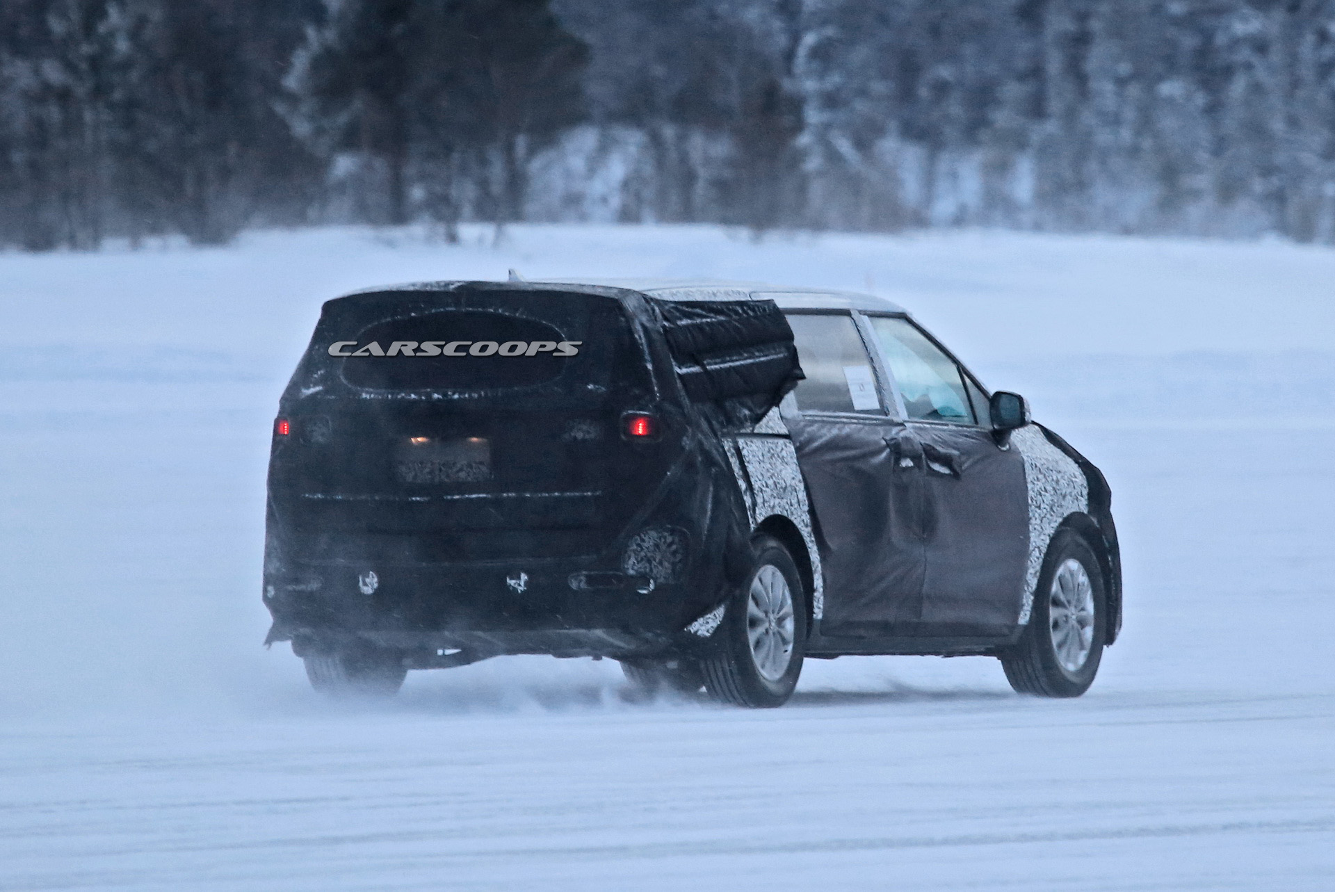 Kia’s Redesigned 2021 Sedona Minivan Spied Ahead Of Imminent Debut