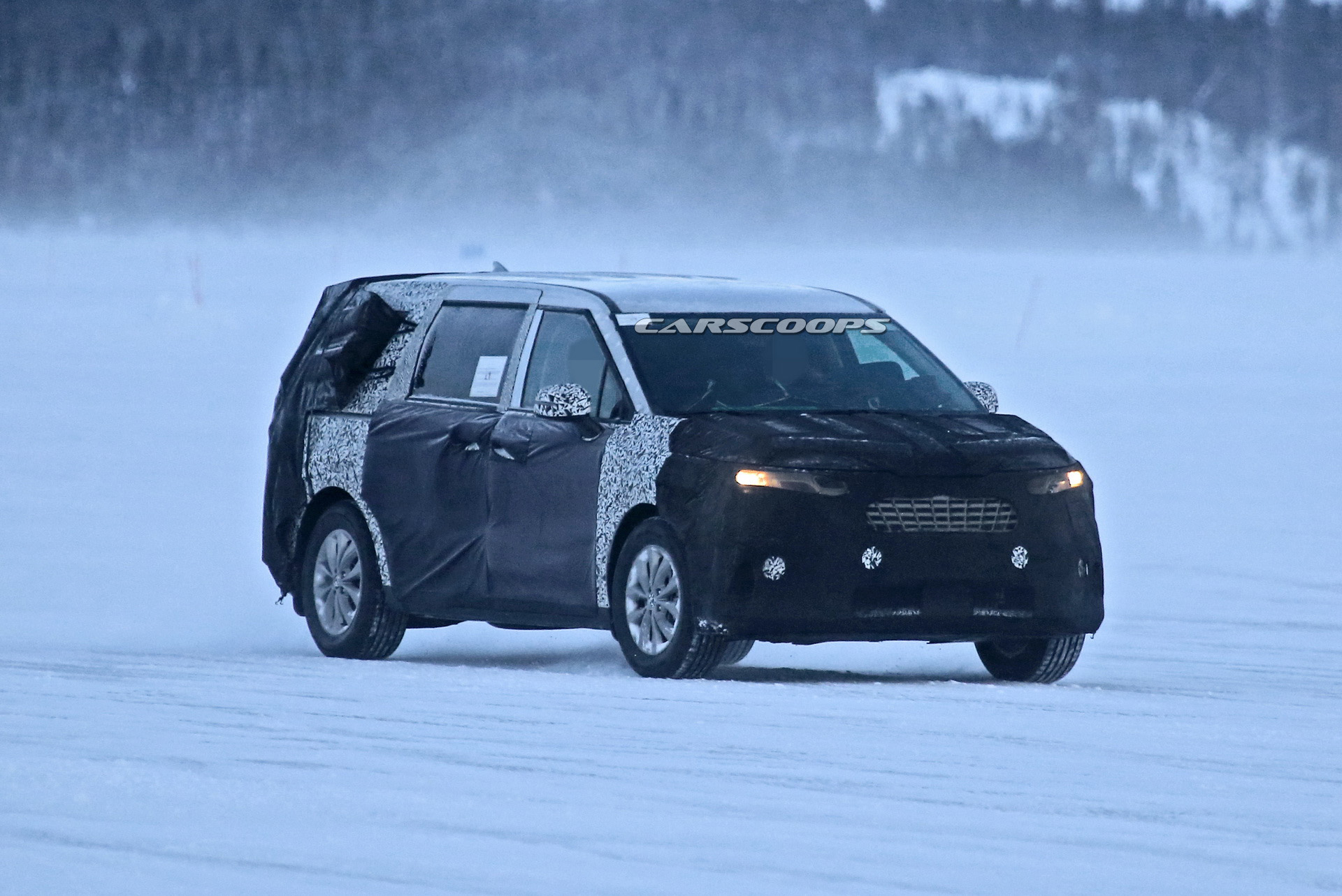 Kia’s Redesigned 2021 Sedona Minivan Spied Ahead Of Imminent Debut