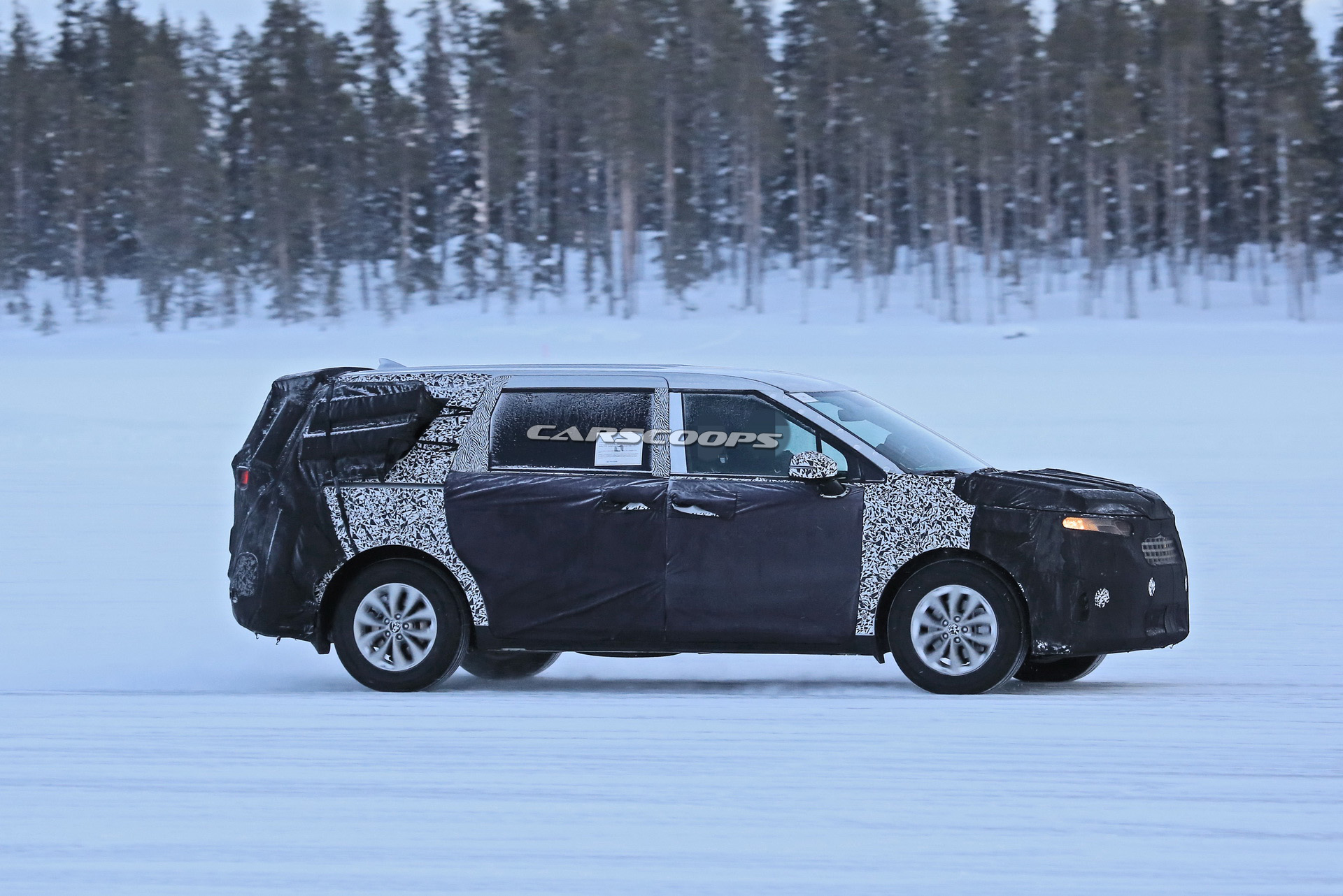 Kia’s Redesigned 2021 Sedona Minivan Spied Ahead Of Imminent Debut