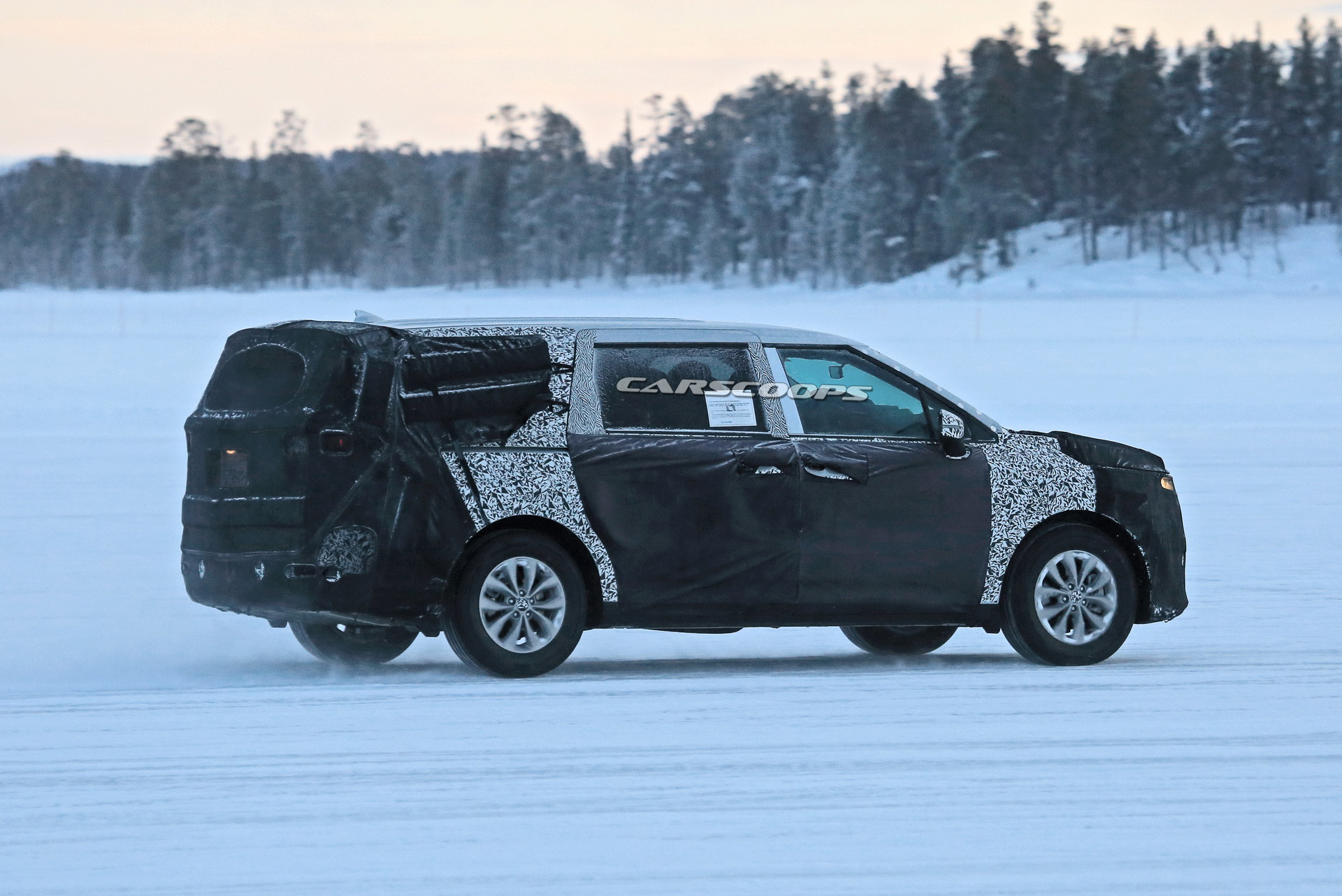 Kia’s Redesigned 2021 Sedona Minivan Spied Ahead Of Imminent Debut