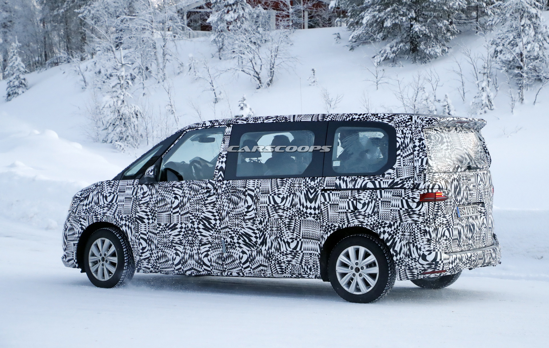 2021 VW T7 Multivan / Caravelle Spied Hiding Production Lights, Plug-in Hybrid Tops Range