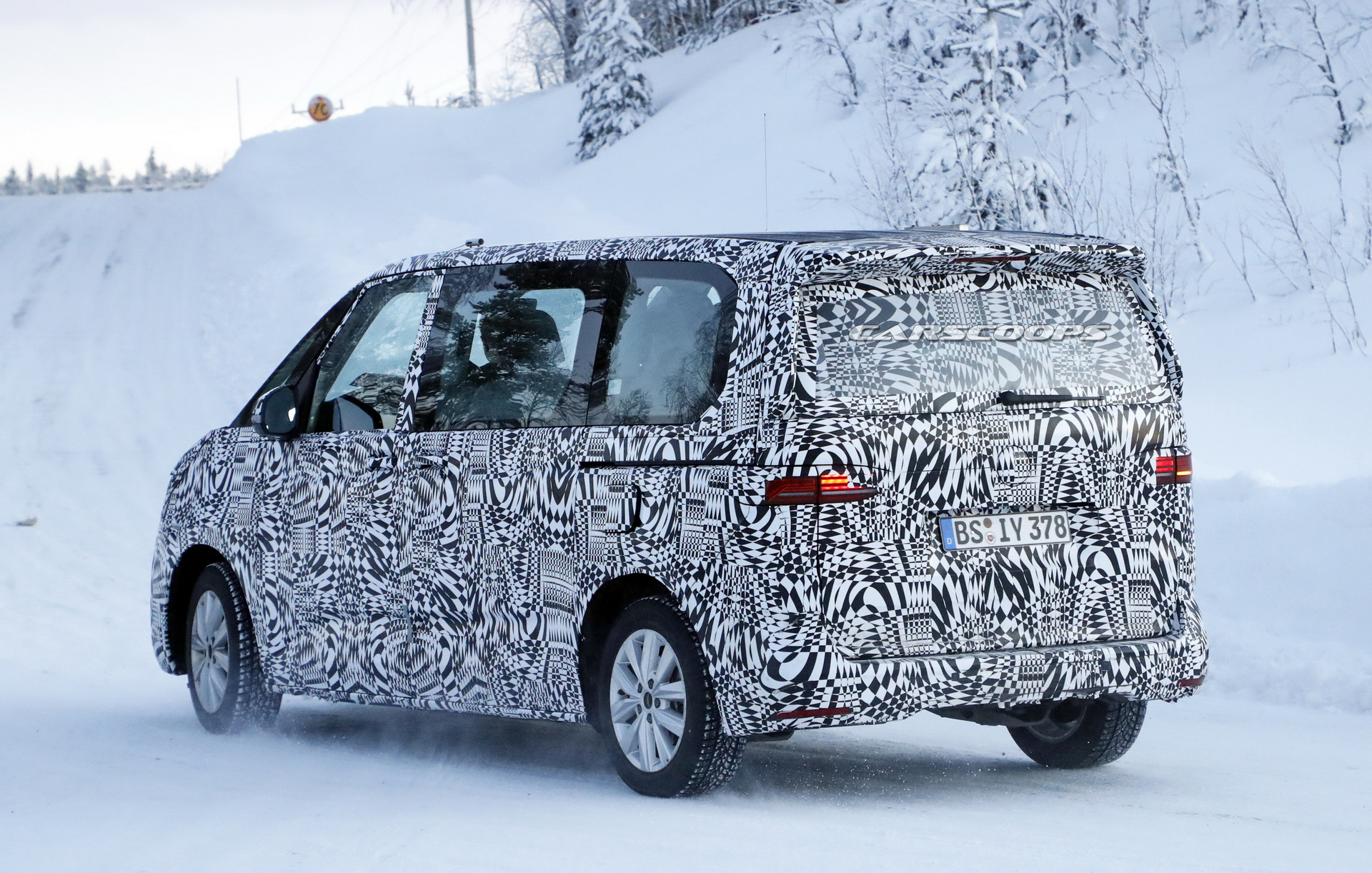 2021 VW T7 Multivan / Caravelle Spied Hiding Production Lights, Plug-in Hybrid Tops Range