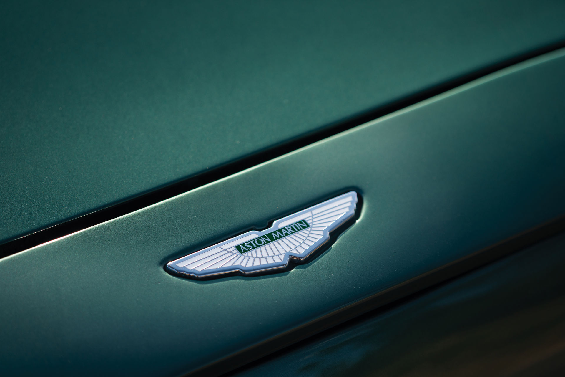 Channel Your Inner Brit With A 2000 Aston Martin Vantage Le Mans V600