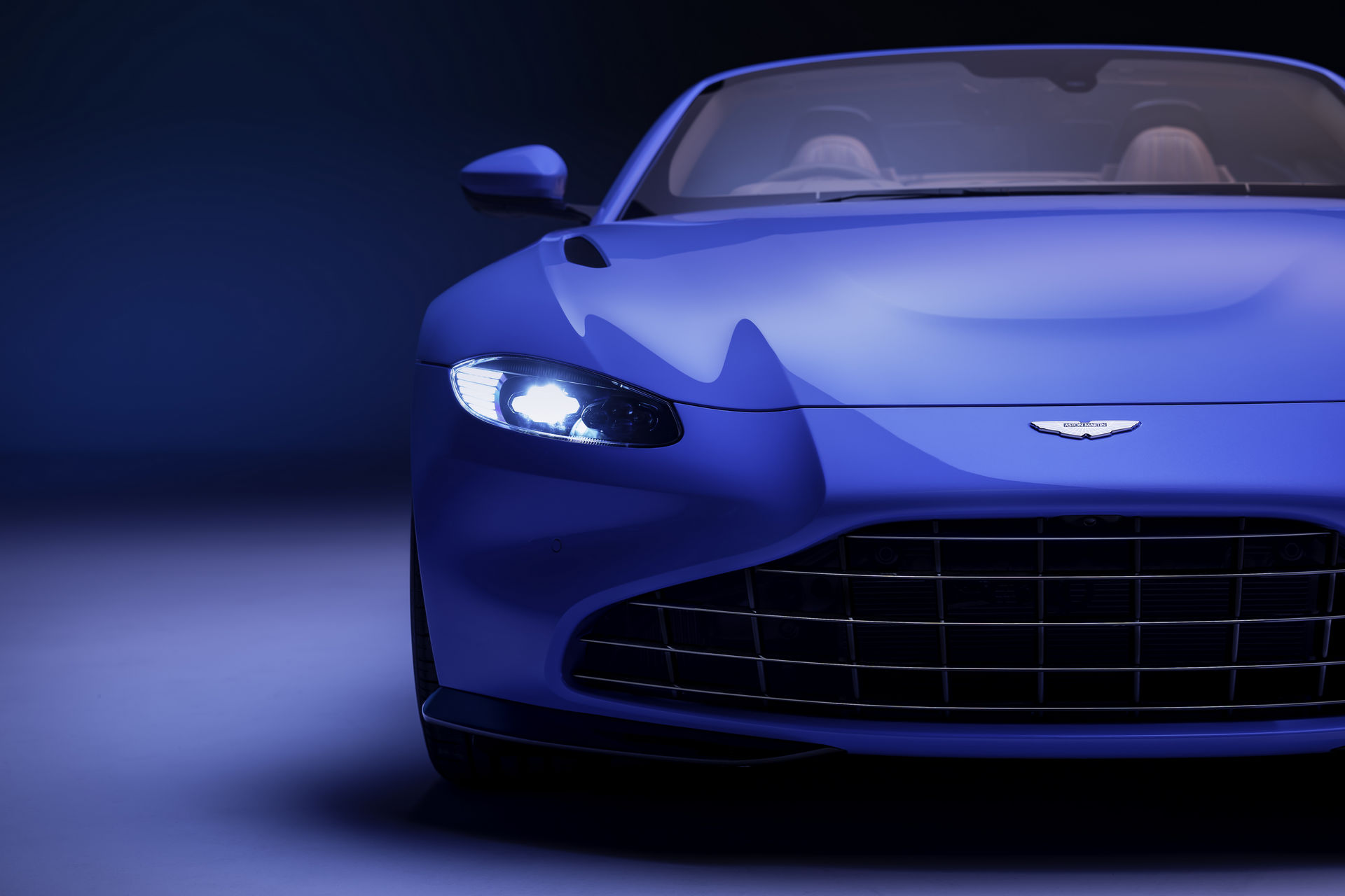 2021 Aston Martin Vantage Roadster Arrives With Folding Soft-Top