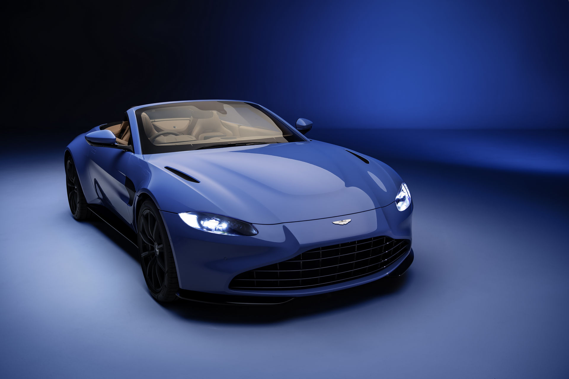 2021 Aston Martin Vantage Roadster Arrives With Folding Soft-Top
