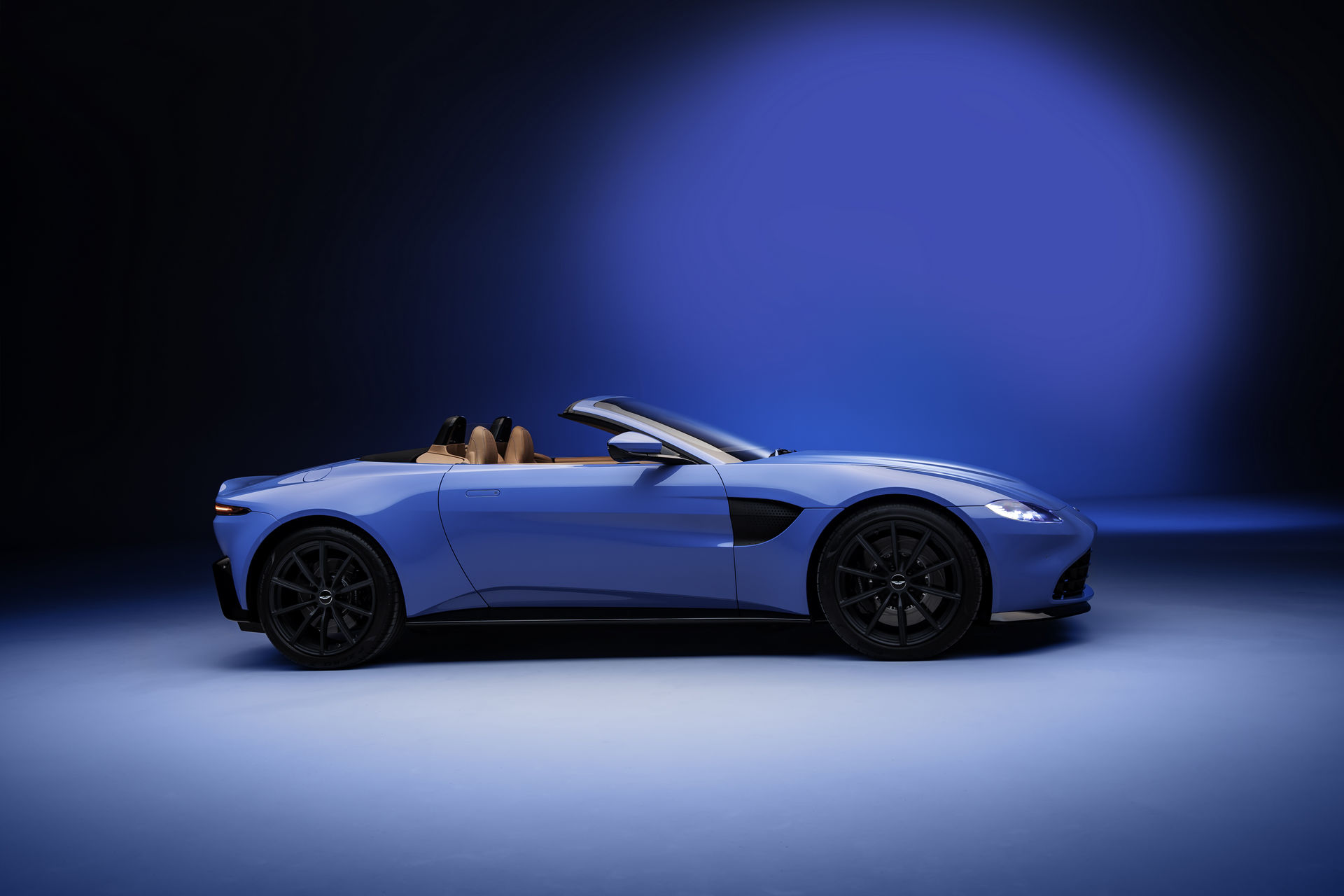 2021 Aston Martin Vantage Roadster Arrives With Folding Soft-Top