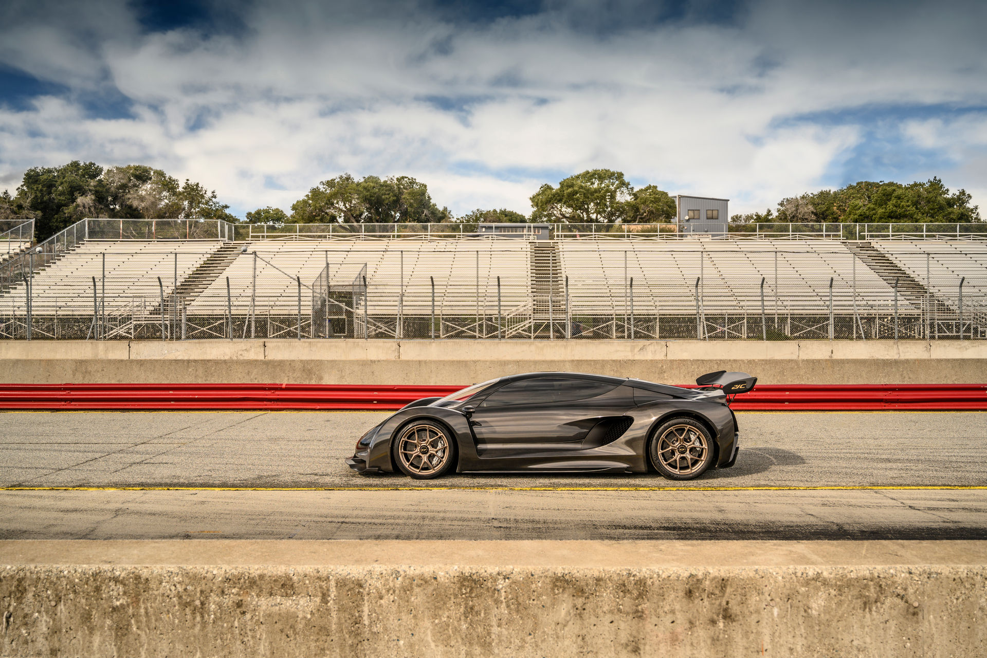 Czinger 21C Showcased In Standard And Lightweight Track Guises