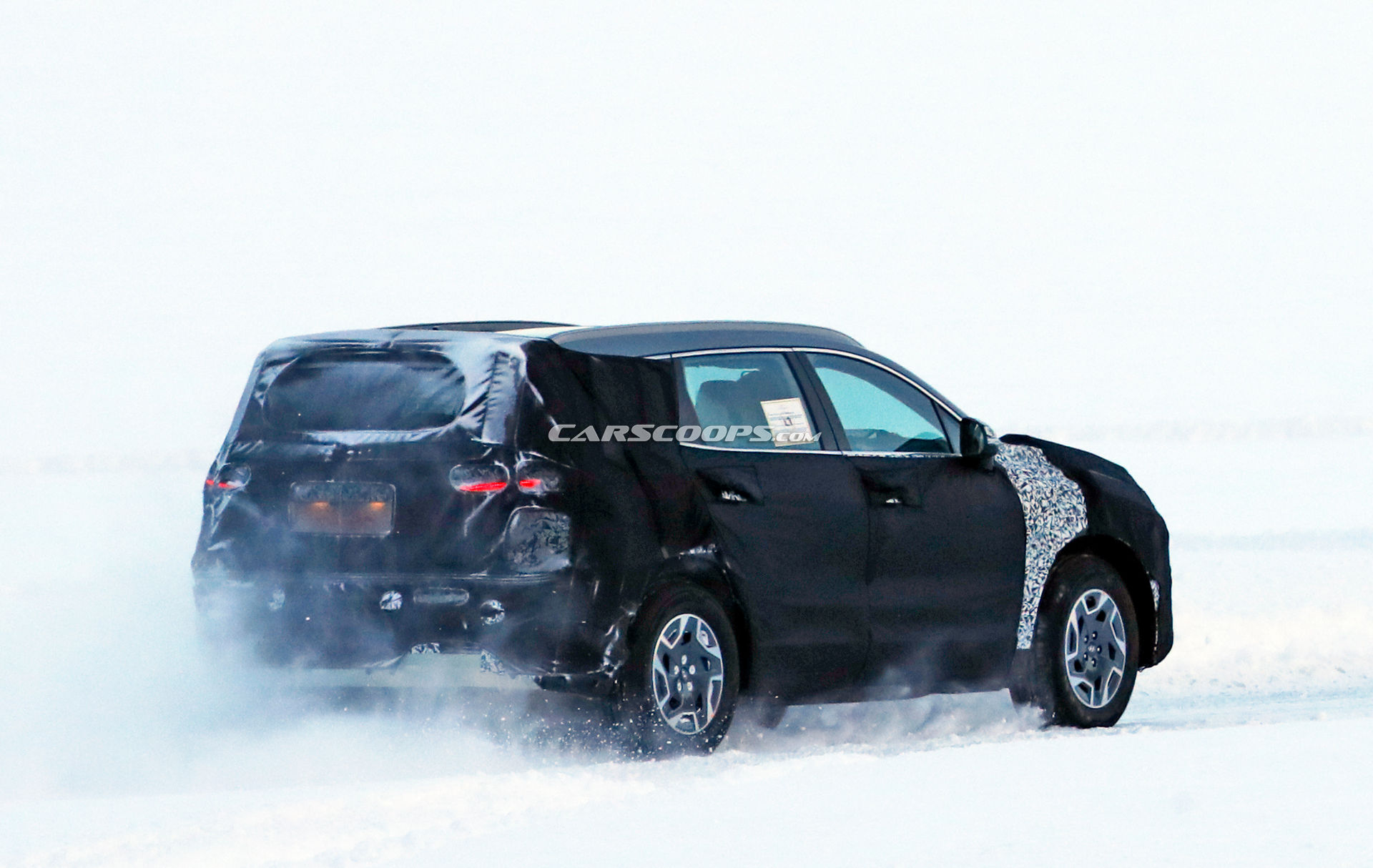 Facelifted Hyundai Santa Fe Getting Tweaked Looks And New Hybrid Options