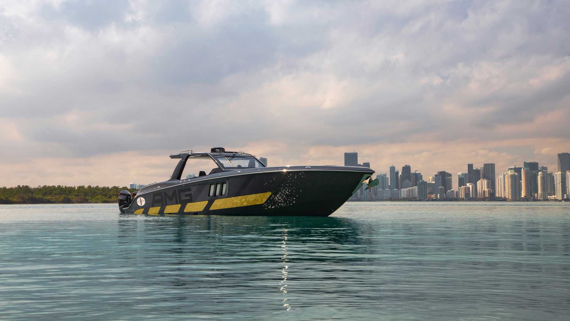 Mercedes-AMG And Cigarette Racing Release 2,700 HP Boat, Matching G63