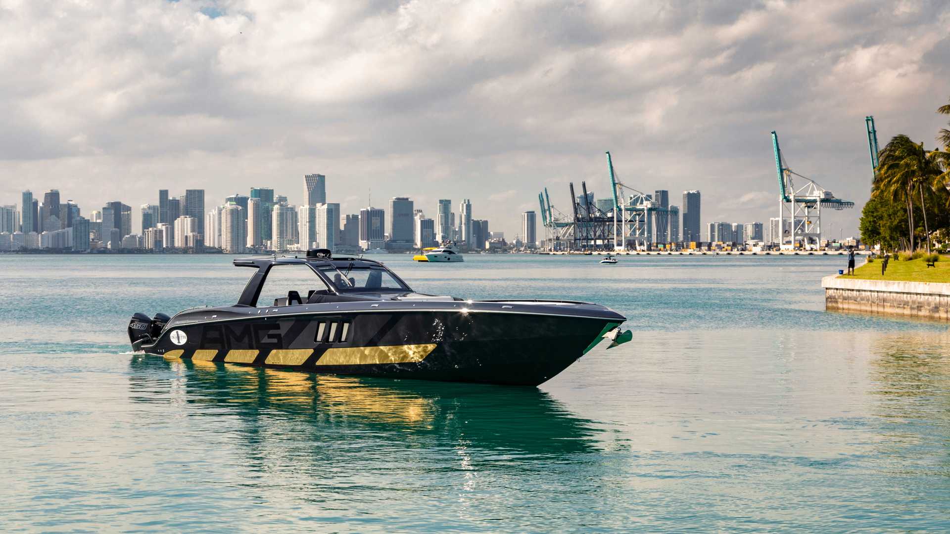 Mercedes-AMG And Cigarette Racing Release 2,700 HP Boat, Matching G63