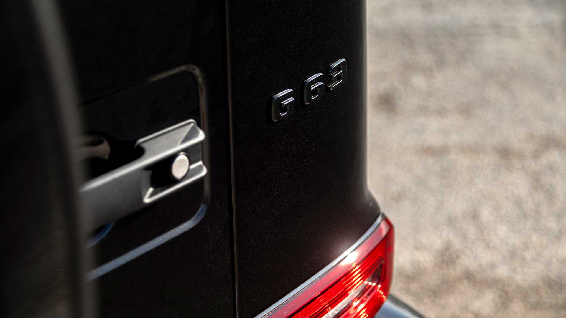 Mercedes-AMG And Cigarette Racing Release 2,700 HP Boat, Matching G63