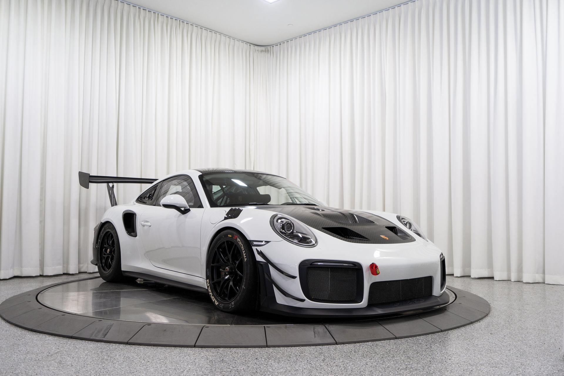 Brand New Porsche 911 GT2 RS Clubsport Is A Track-Day Enthusiast’s Wet Dream
