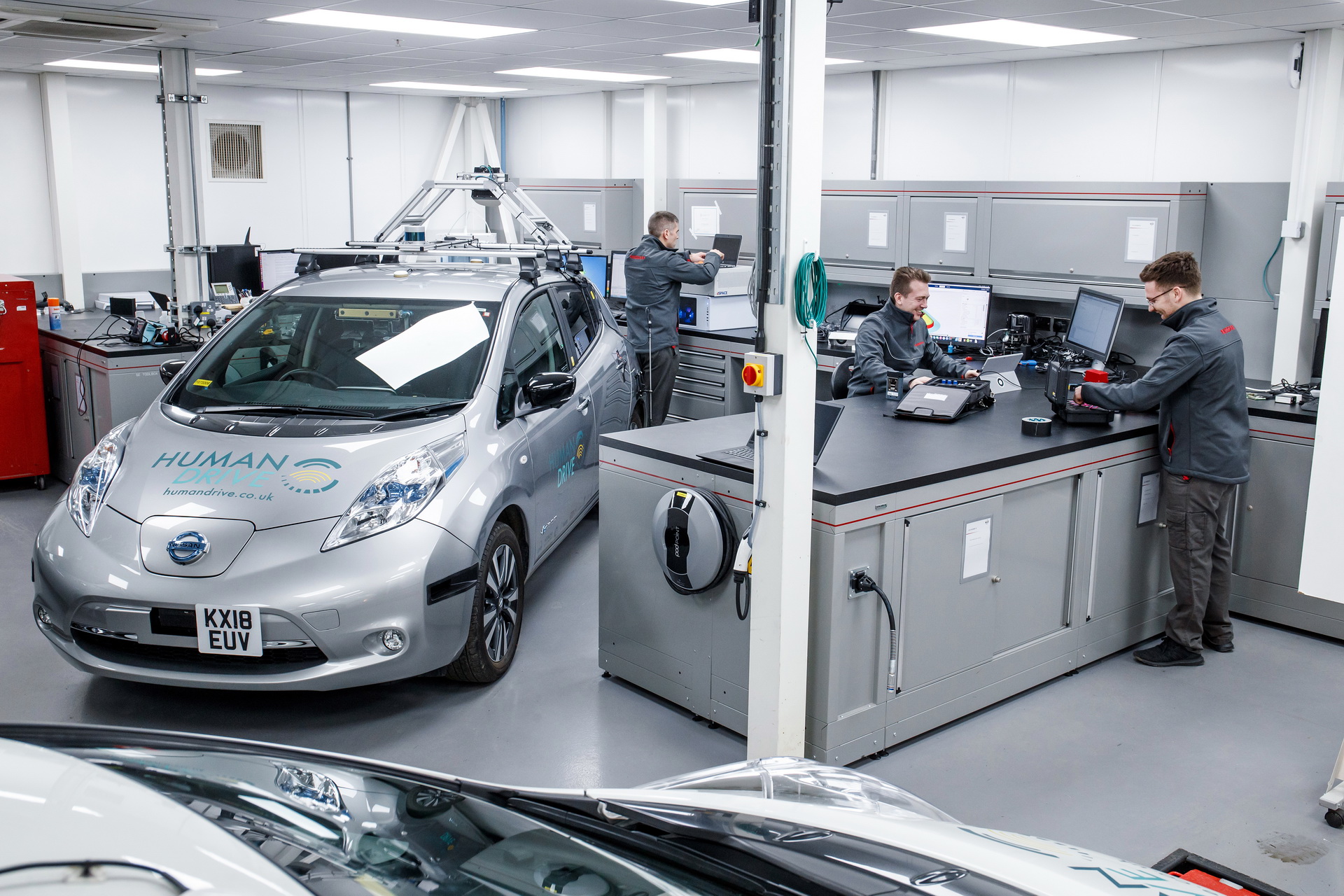 Autonomous Nissan Leaf Completes 230-Mile Journey Across UK