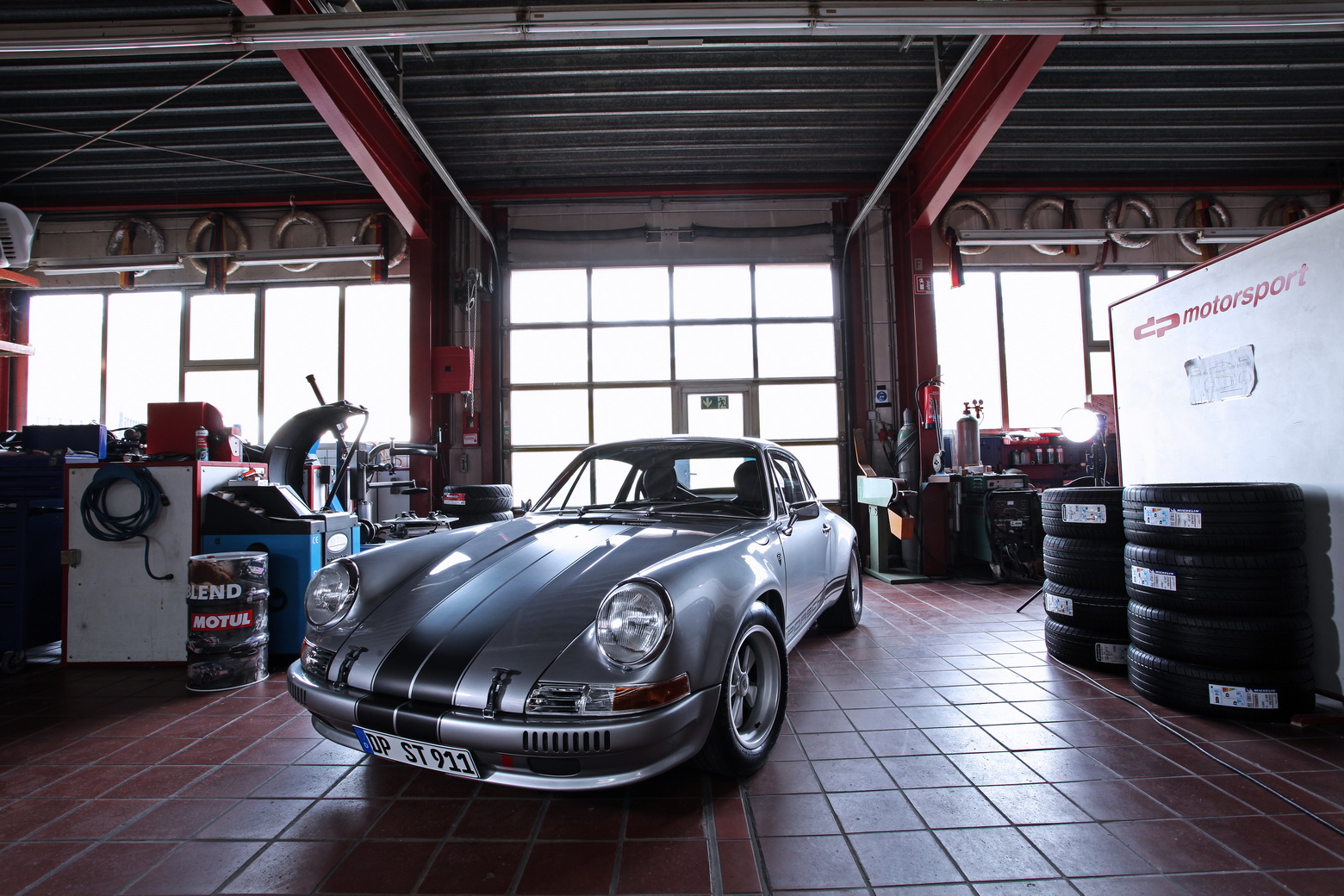 1985 Porsche 911 Gets A Retro Conversion, Looks Delicious