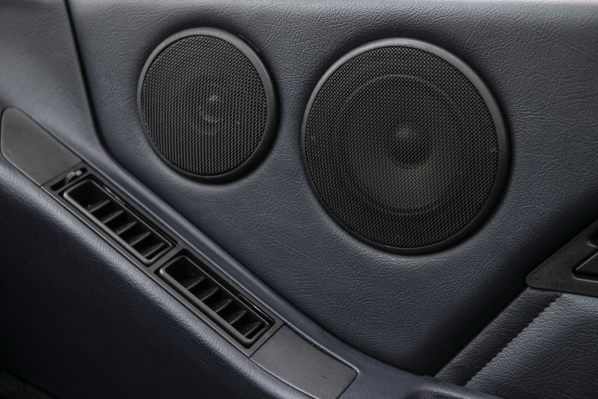 Good As New: Canadian 1988 Porsche 928 S4 Has Only 4,400 Miles