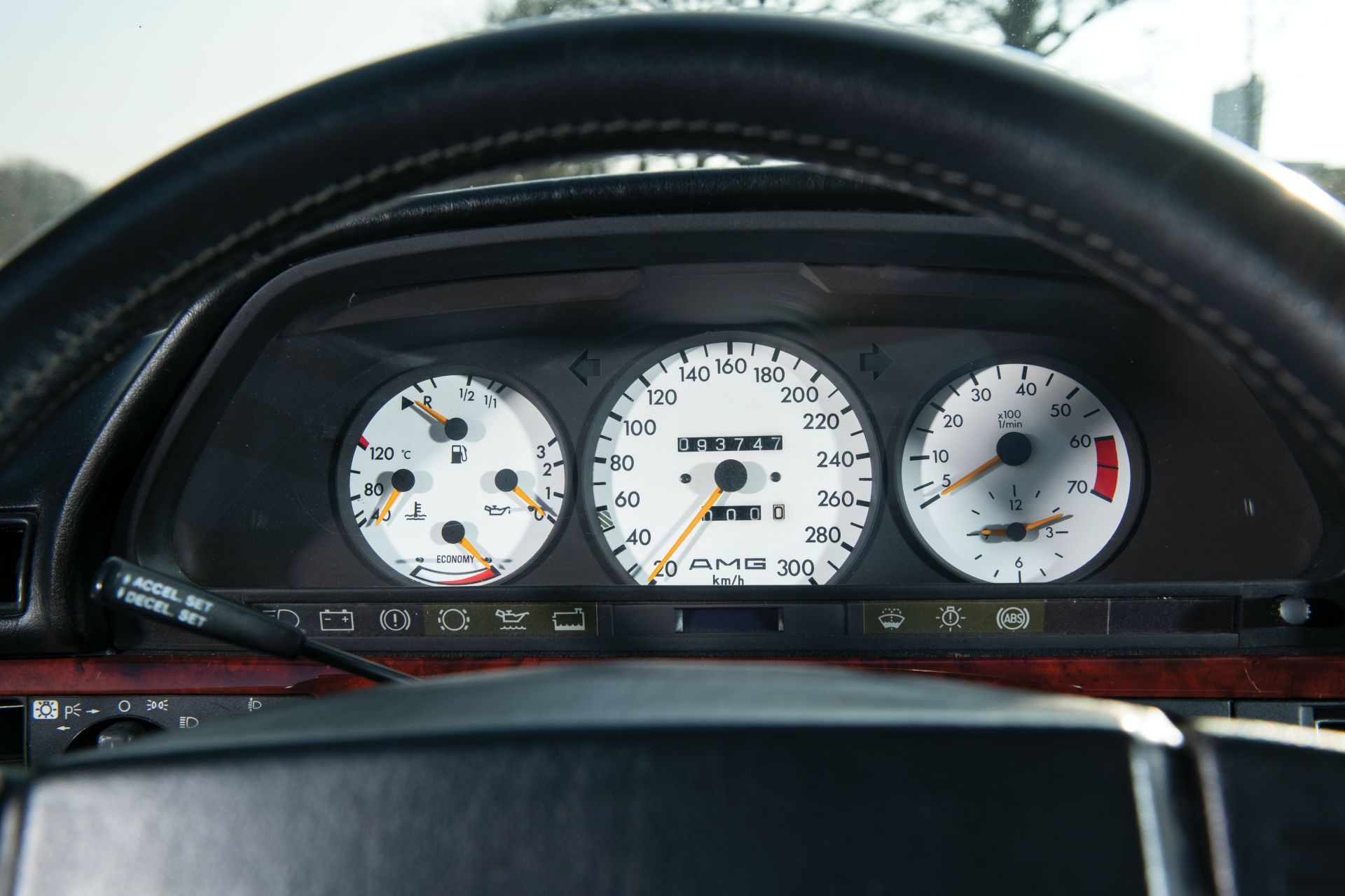 1989 Mercedes-Benz 560 SEL 6.0 AMG With Hammer V8 Will Never Go Out Of Style