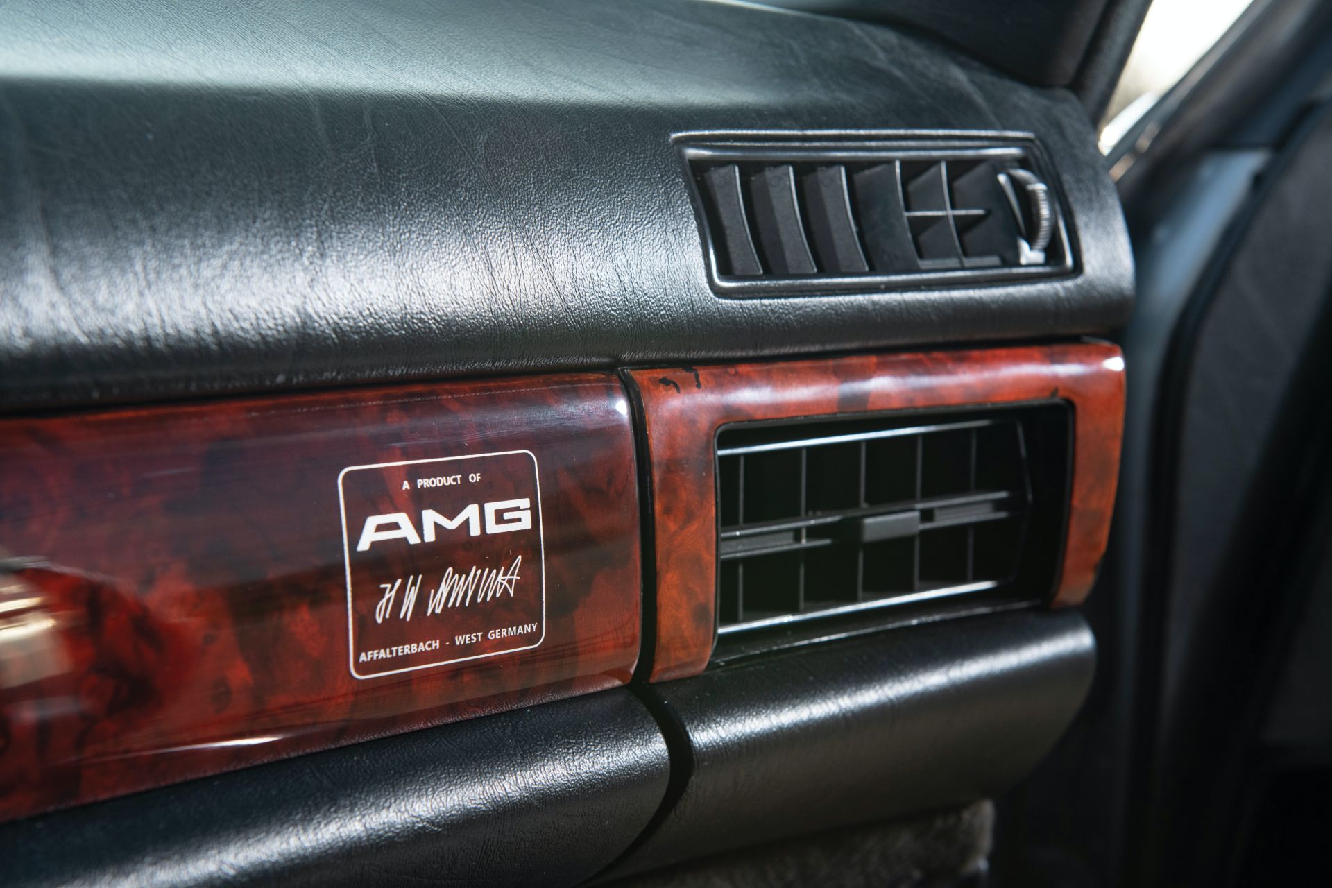 1989 Mercedes-Benz 560 SEL 6.0 AMG With Hammer V8 Will Never Go Out Of Style