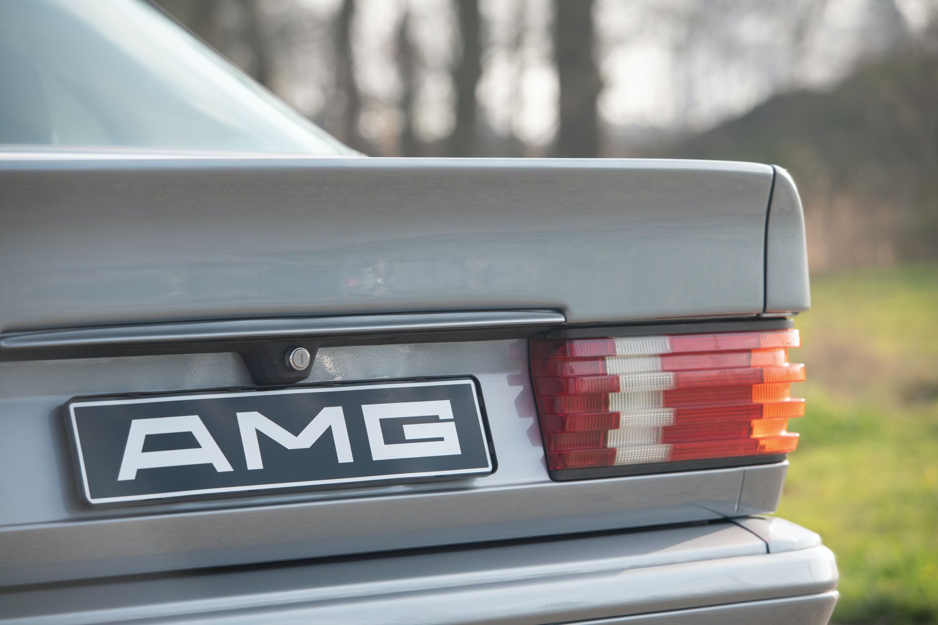 1989 Mercedes-Benz 560 SEL 6.0 AMG With Hammer V8 Will Never Go Out Of Style